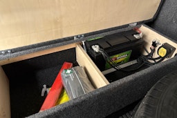 sininen Nissan NV300 2019 kuva 30.