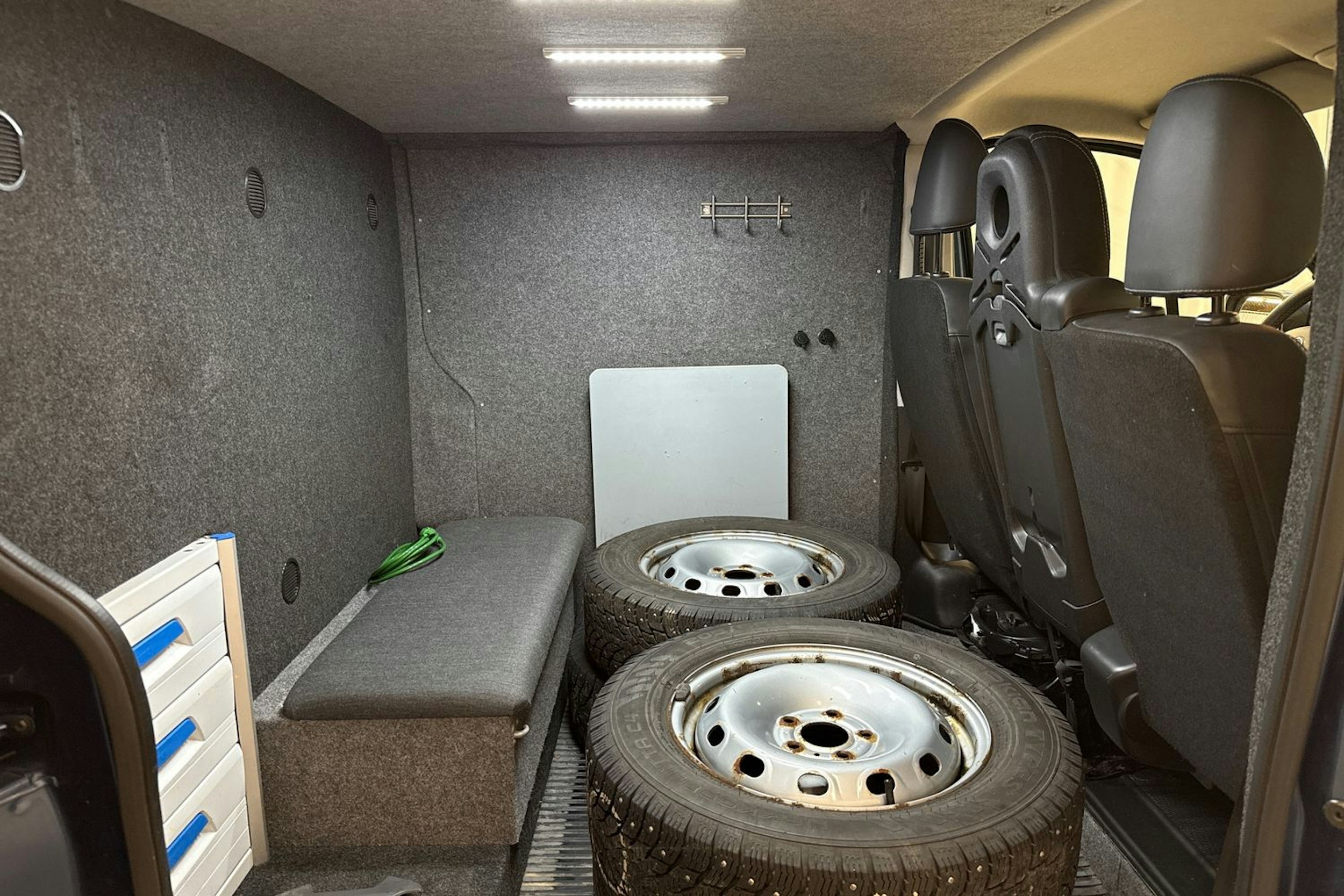 sininen Nissan NV300 2019 kuva 31.