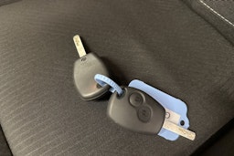 sininen Nissan NV300 2019 kuva 32.