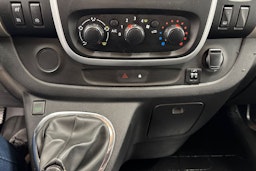 Sininen Nissan NV300 2019 kuva 19.