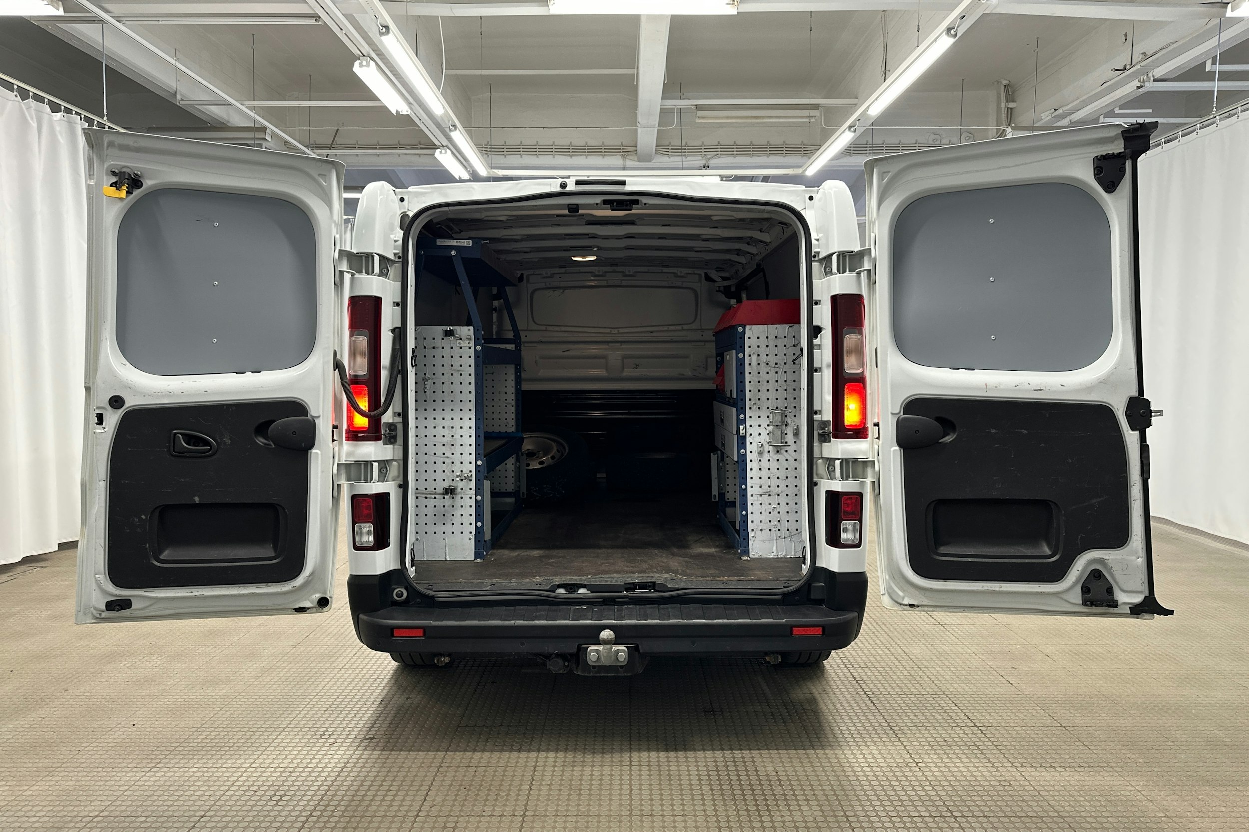 valkoinen Nissan NV300 2019 kuva 10.