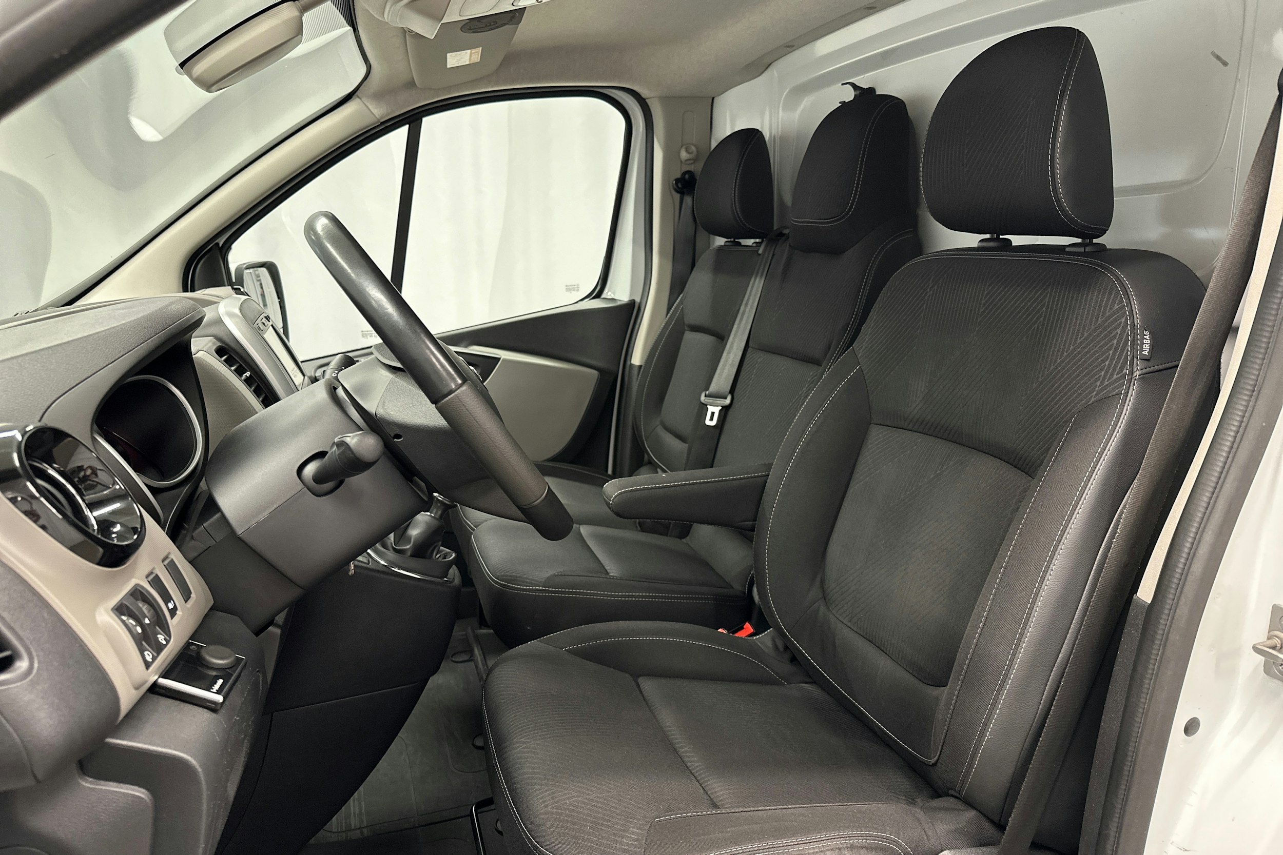 valkoinen Nissan NV300 2019 kuva 14.