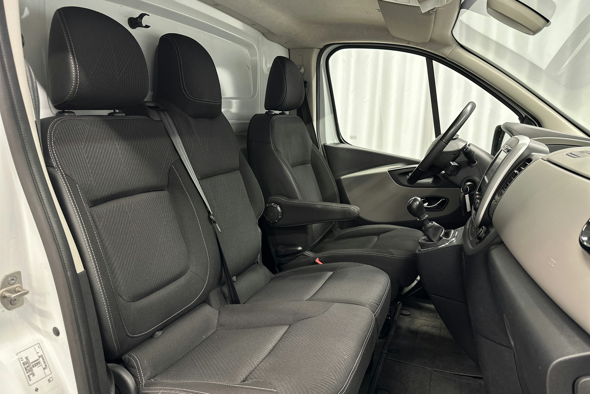 valkoinen Nissan NV300 2019 kuva 15.
