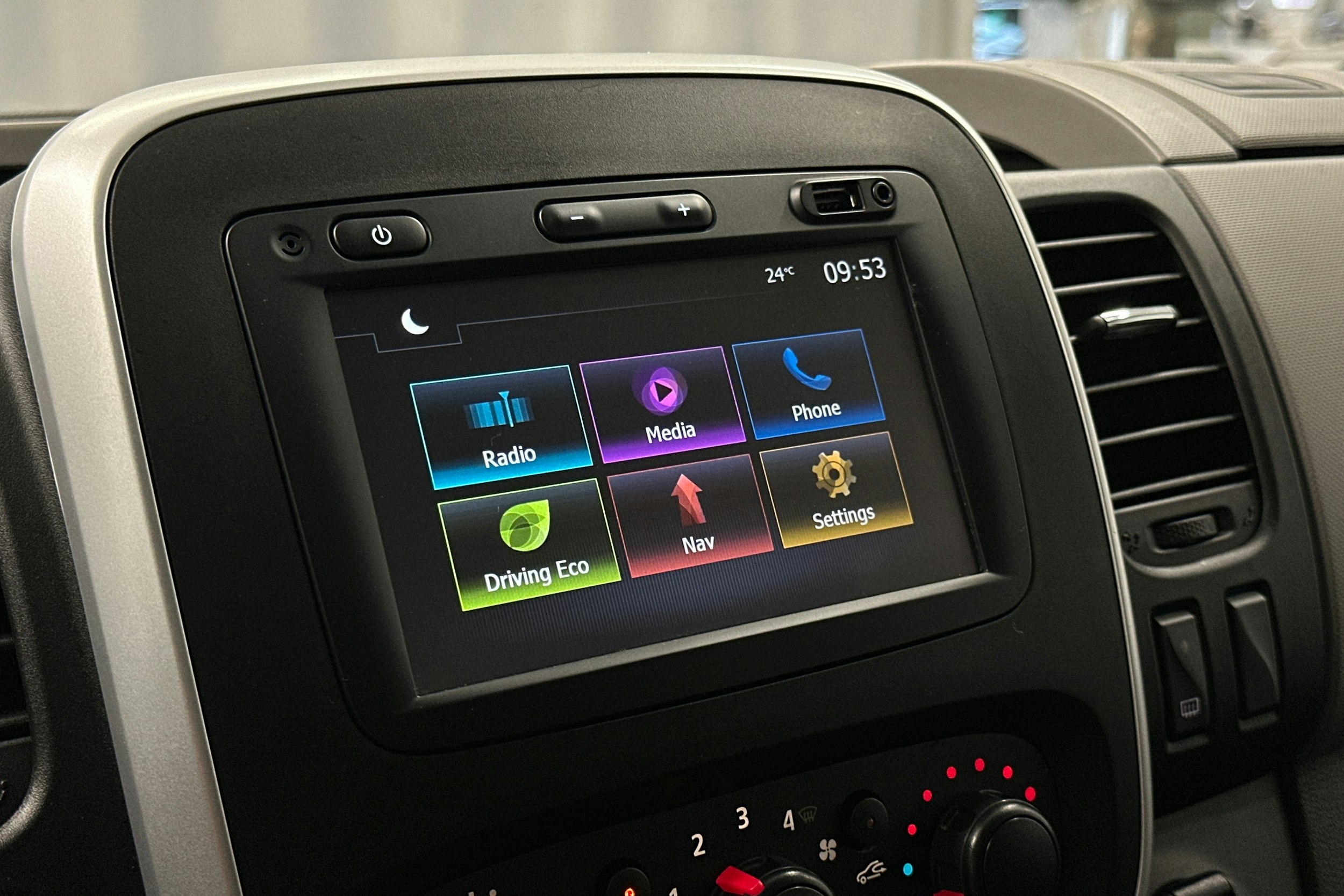 valkoinen Nissan NV300 2019 kuva 17.
