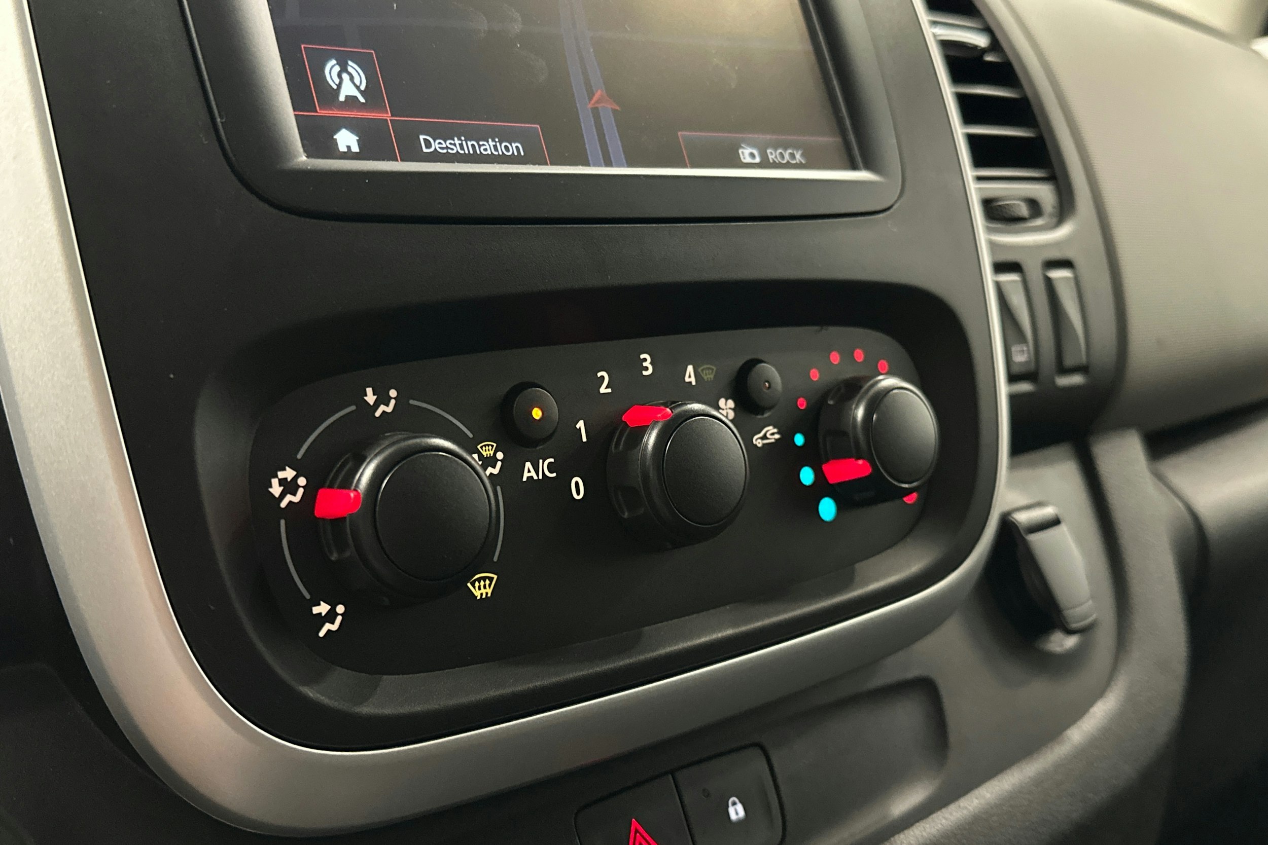 valkoinen Nissan NV300 2019 kuva 21.