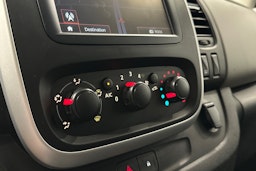 valkoinen Nissan NV300 2019 kuva 21.