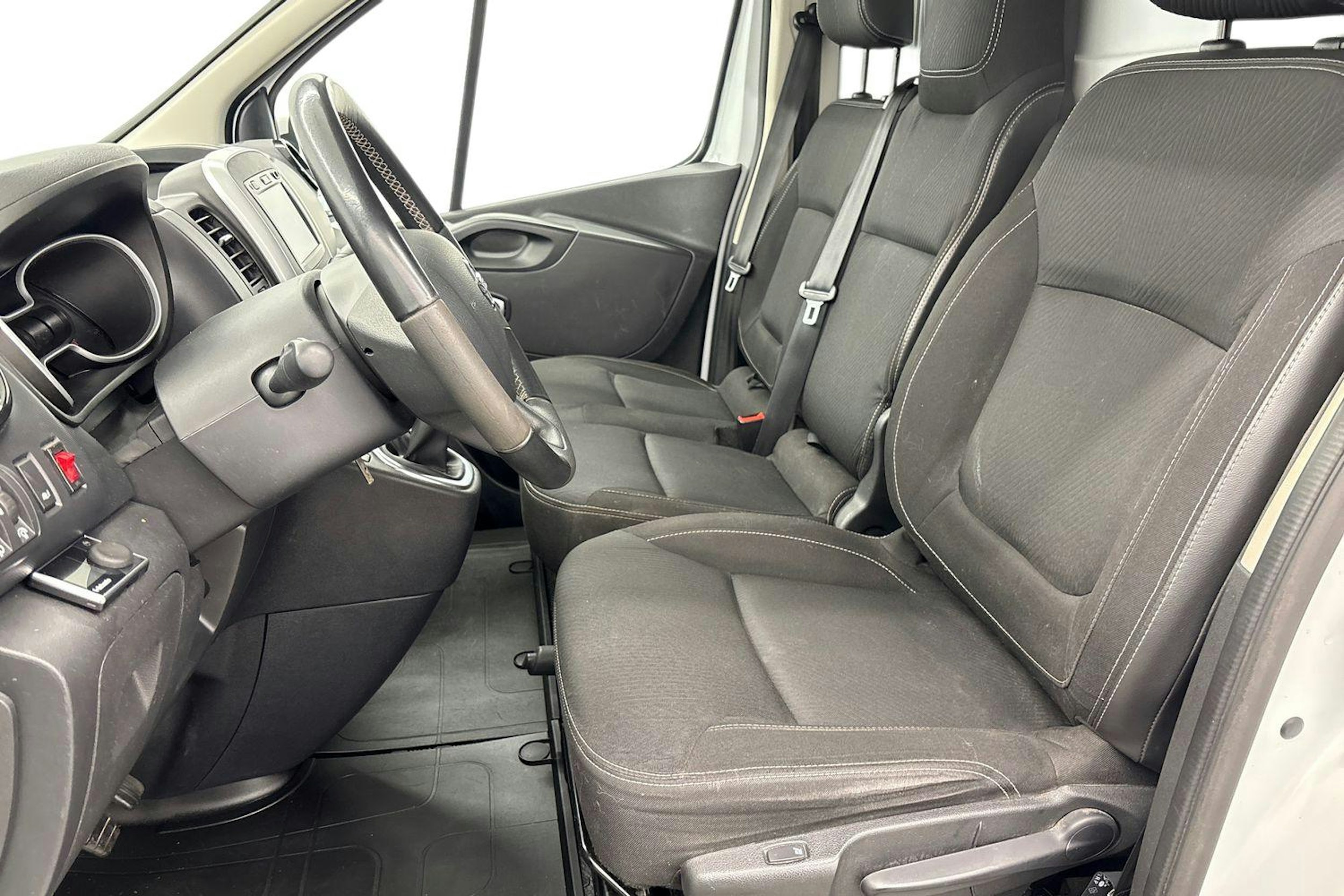 valkoinen Nissan NV300 2020 kuva 7.