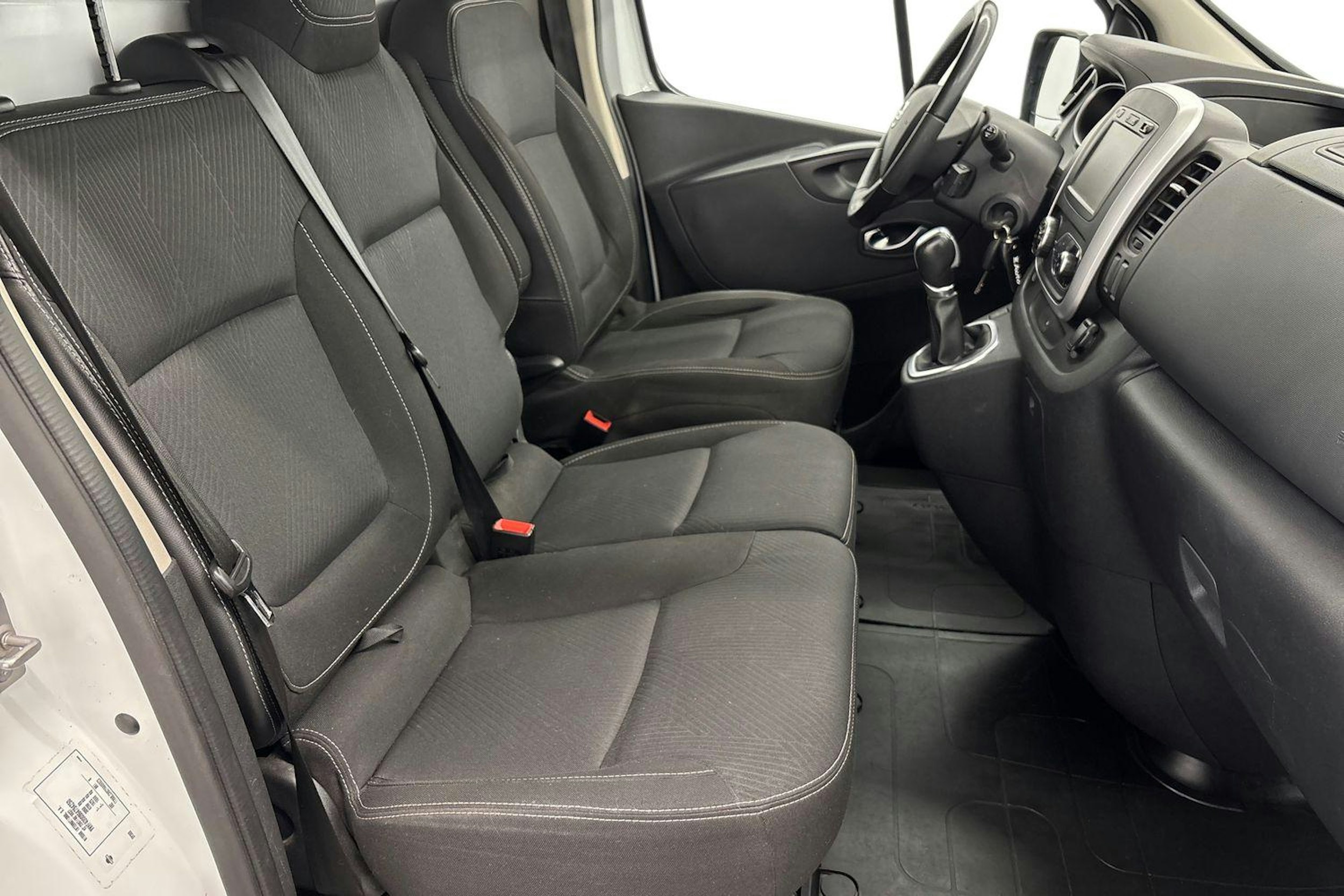 valkoinen Nissan NV300 2020 kuva 10.