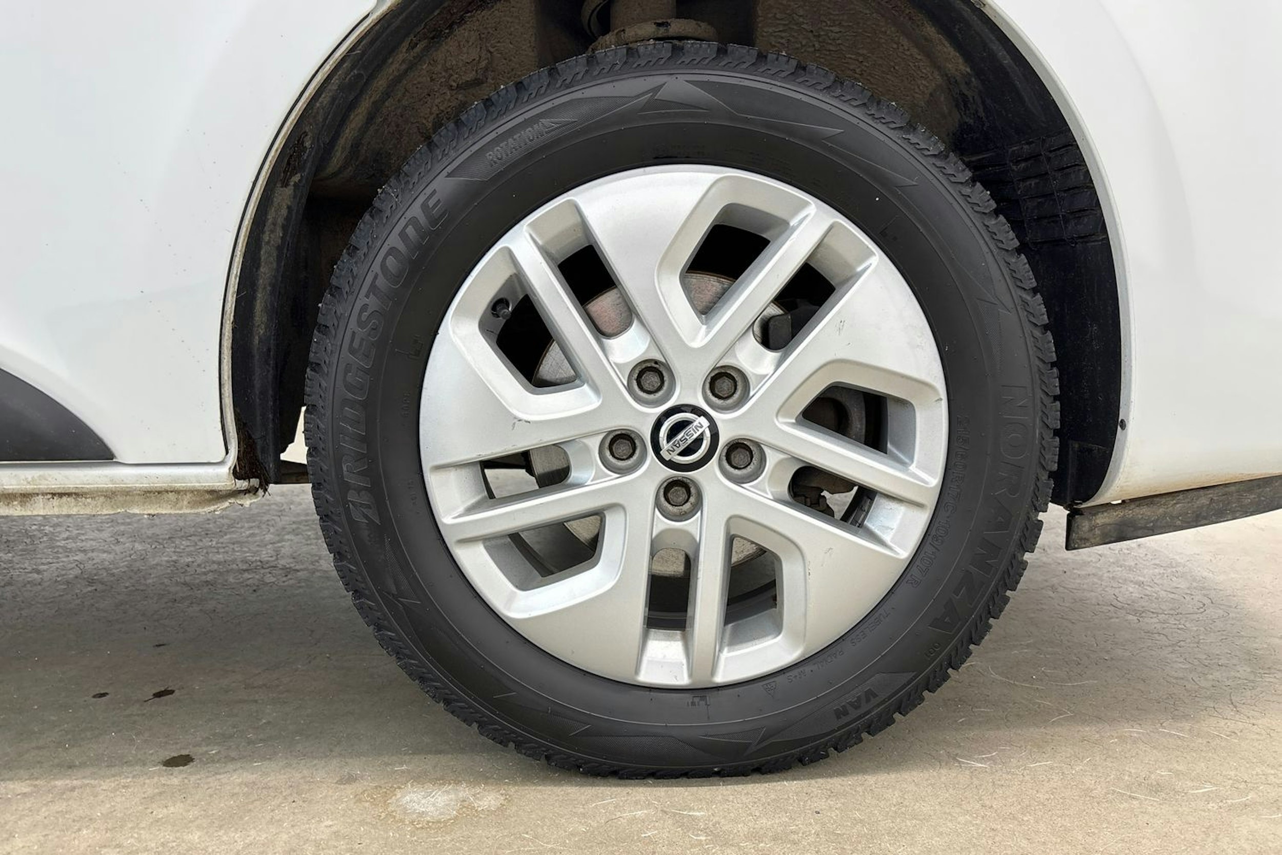 valkoinen Nissan NV300 2020 kuva 11.