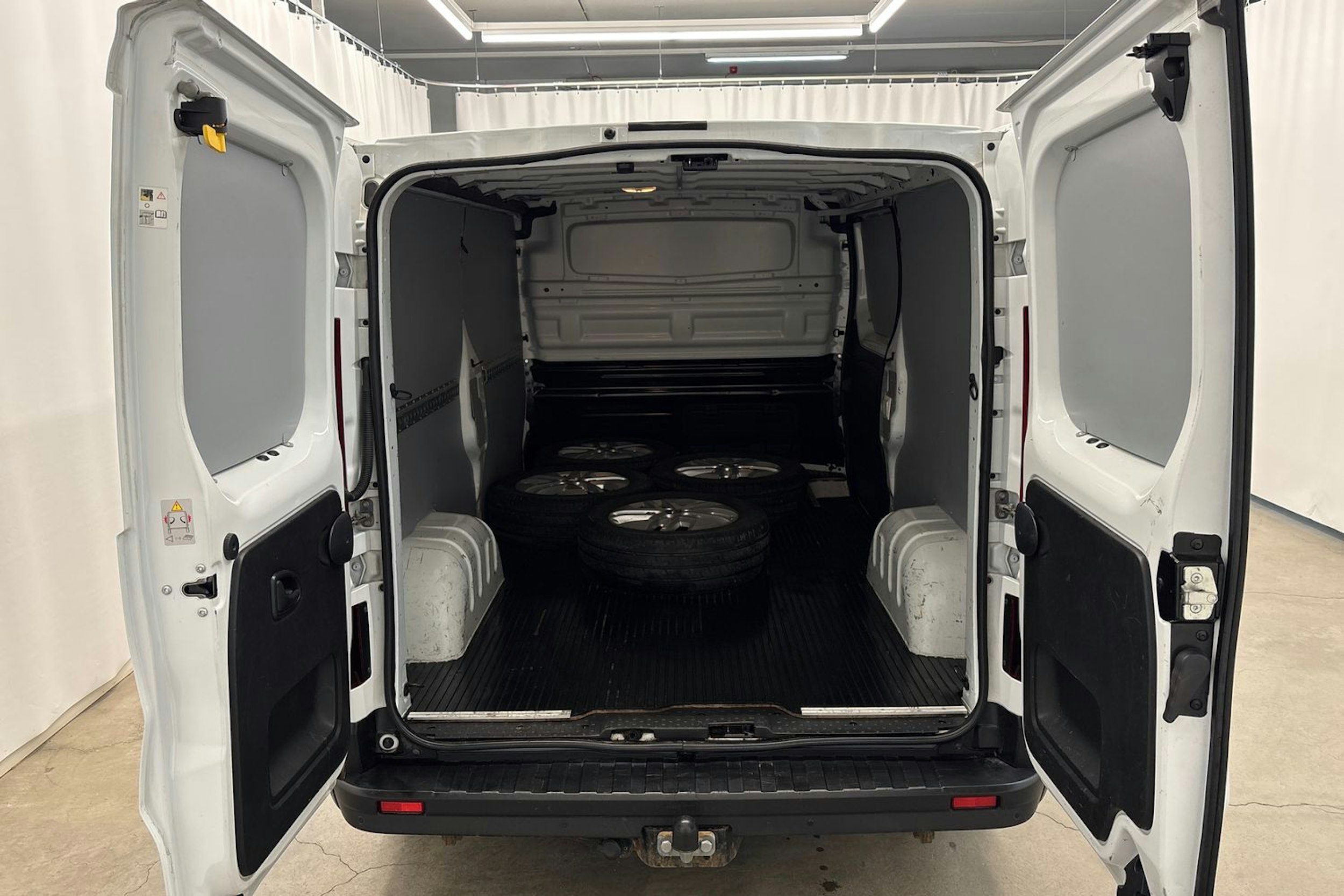 valkoinen Nissan NV300 2020 kuva 16.