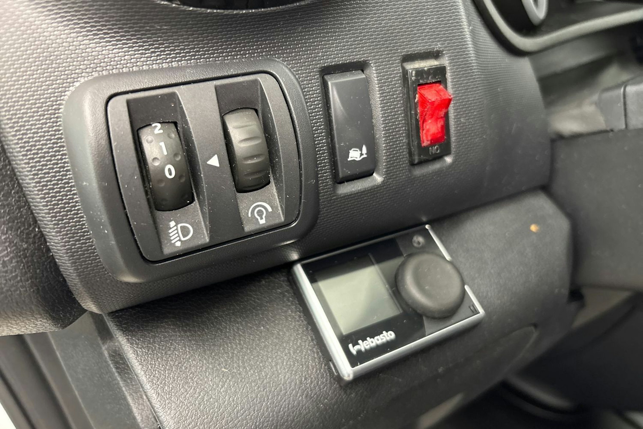 valkoinen Nissan NV300 2020 kuva 18.