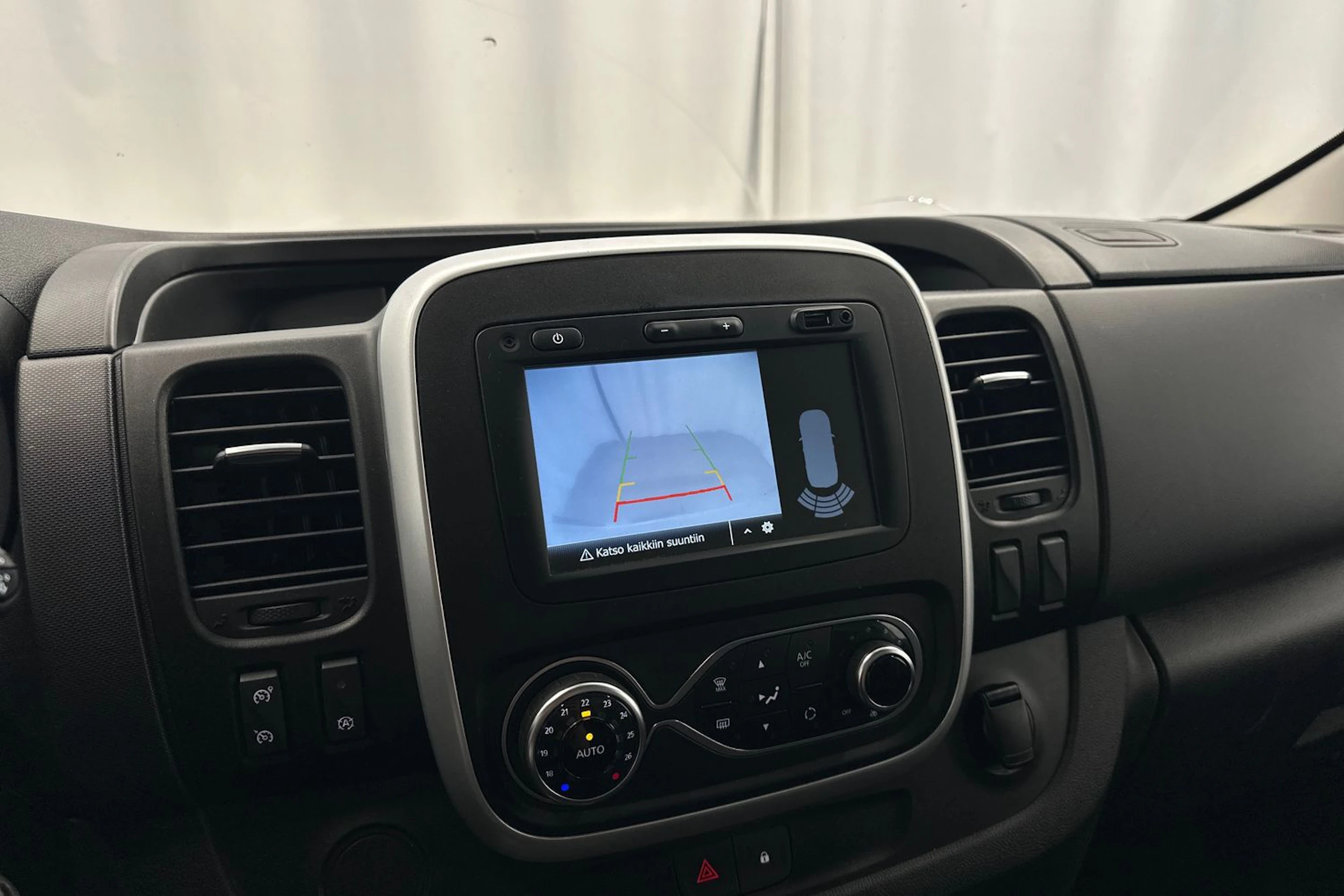 valkoinen Nissan NV300 2021 kuva 21.