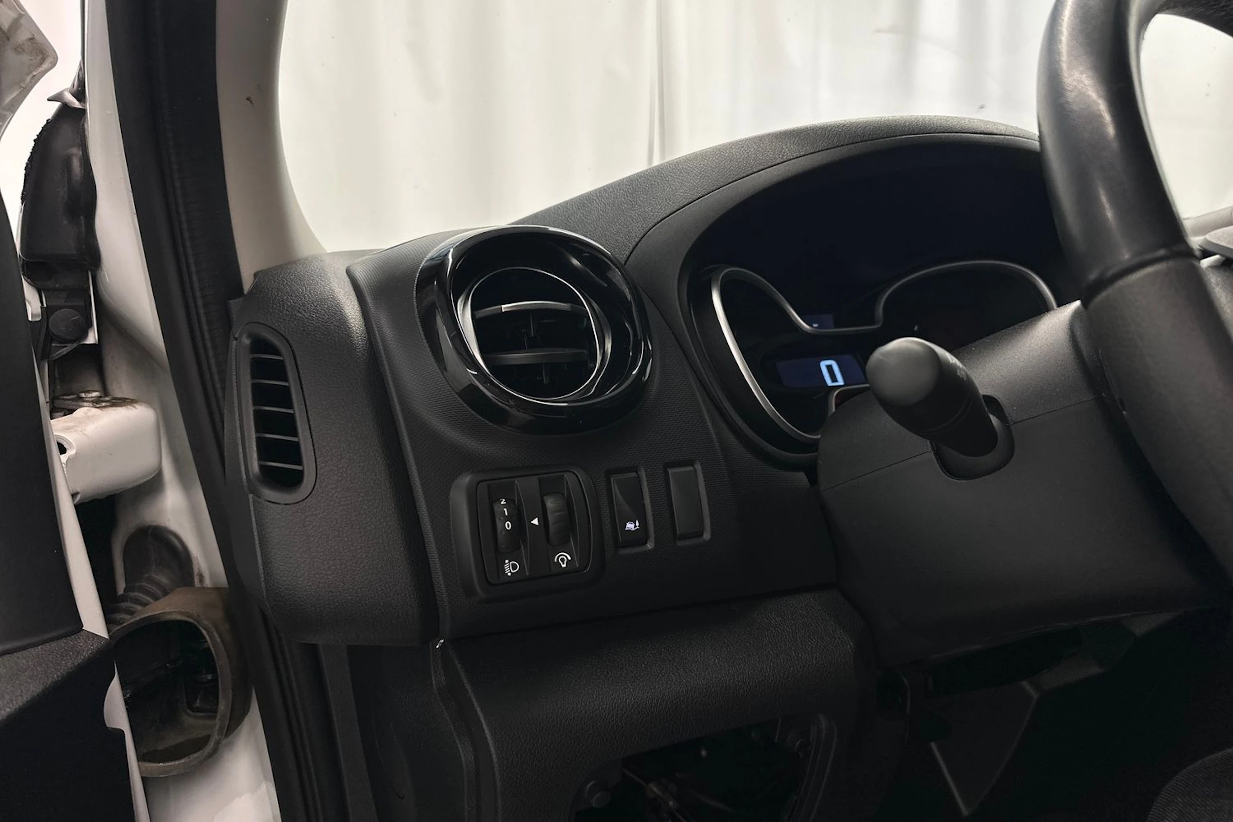 valkoinen Nissan NV300 2021 kuva 22.