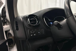 valkoinen Nissan NV300 2021 kuva 22.