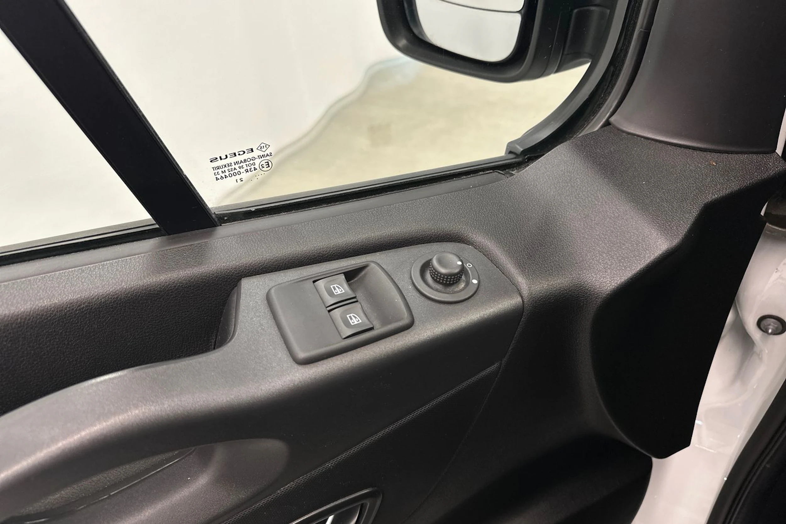 valkoinen Nissan NV300 2021 kuva 23.