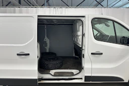 valkoinen Nissan NV300 2021 kuva 24.
