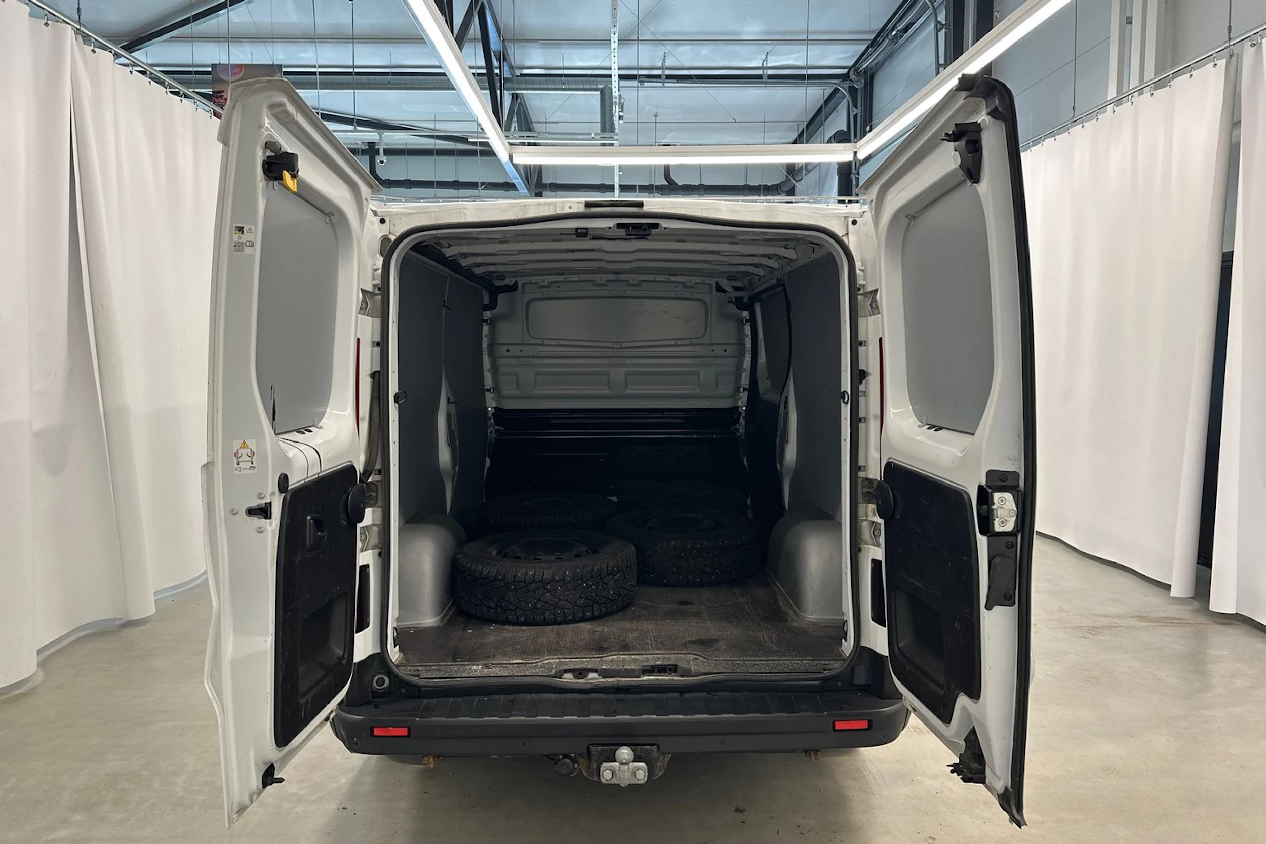 valkoinen Nissan NV300 2021 kuva 25.