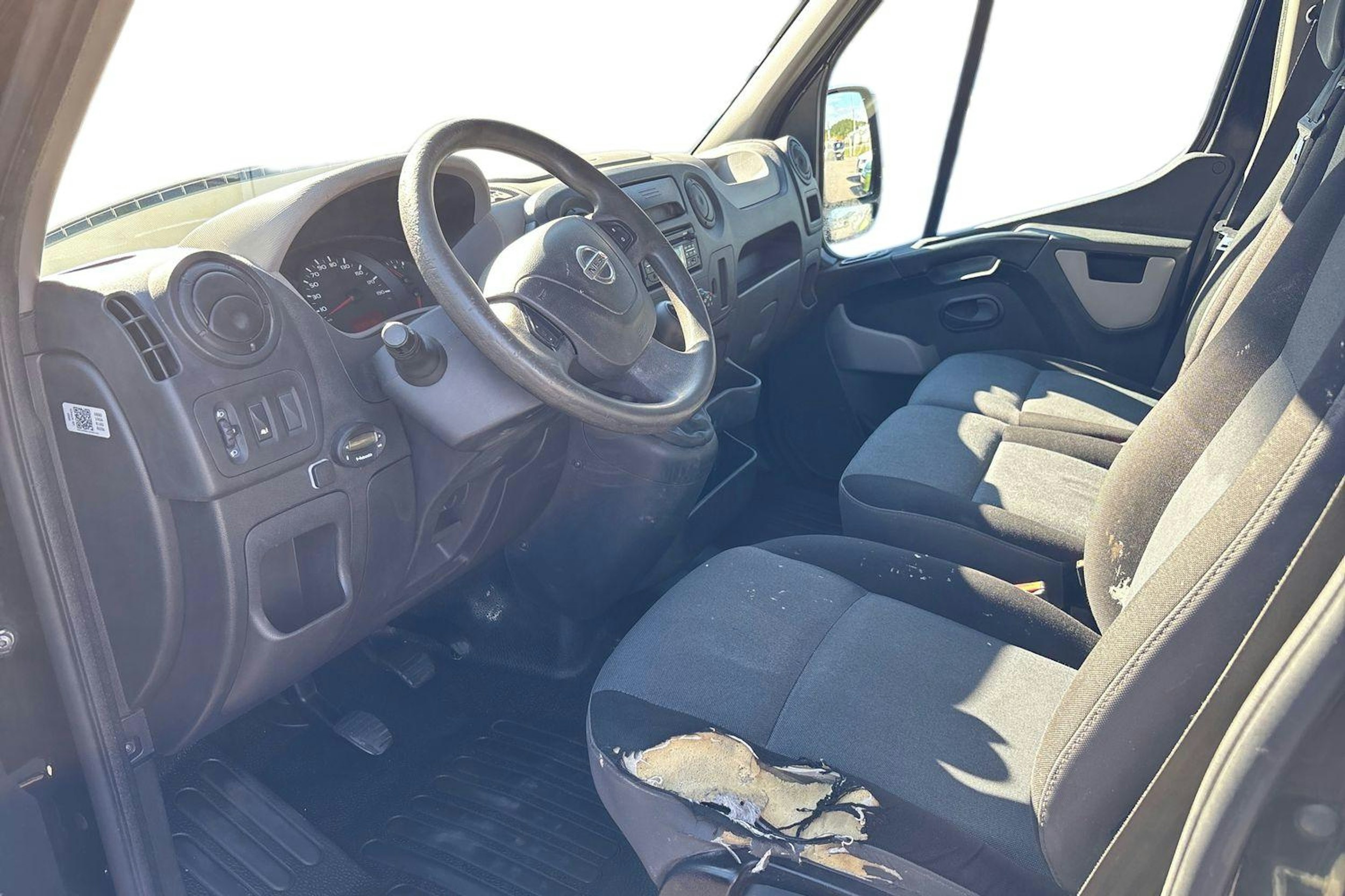 Musta Nissan NV400 2015 kuva 6.