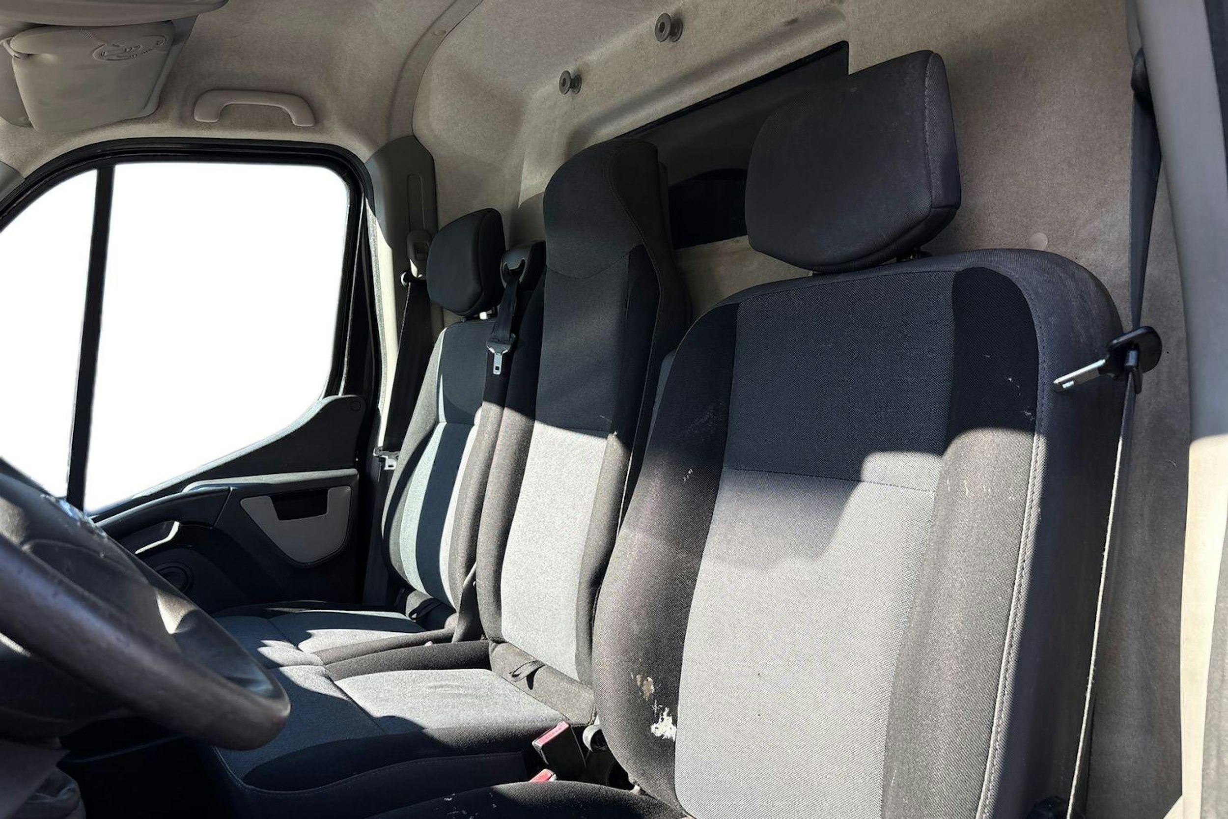 Musta Nissan NV400 2015 kuva 8.
