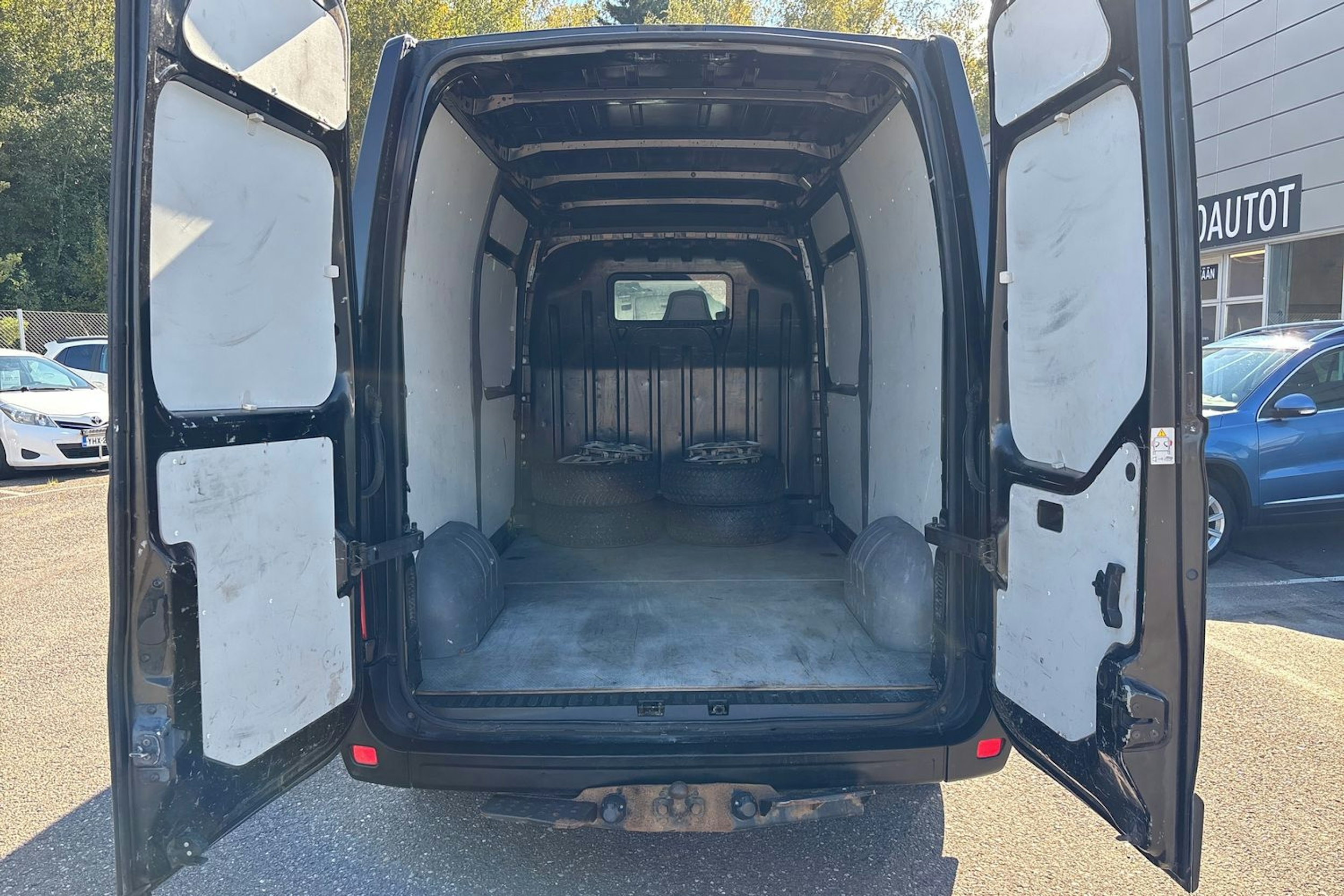 Musta Nissan NV400 2015 kuva 13.