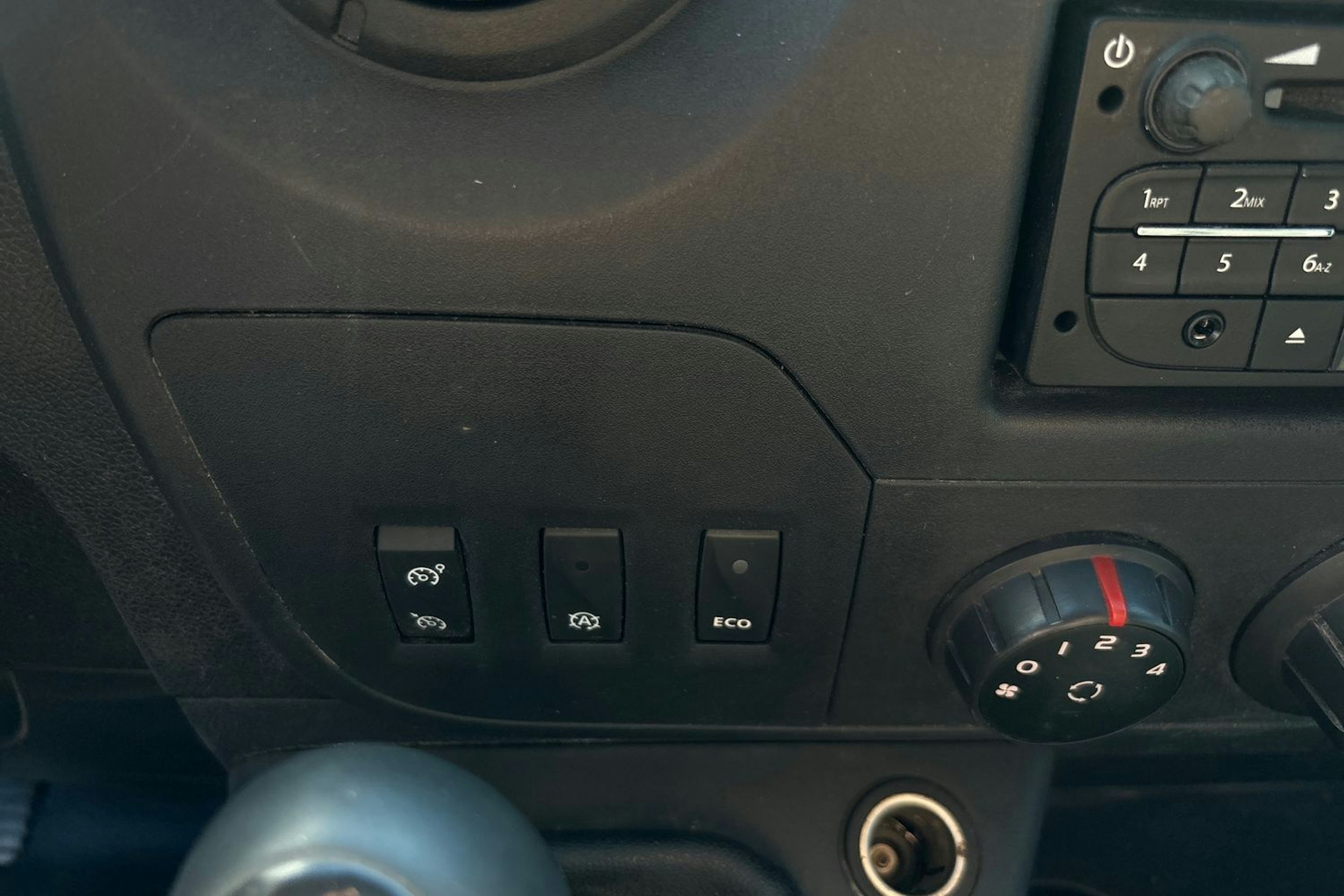 Musta Nissan NV400 2015 kuva 20.