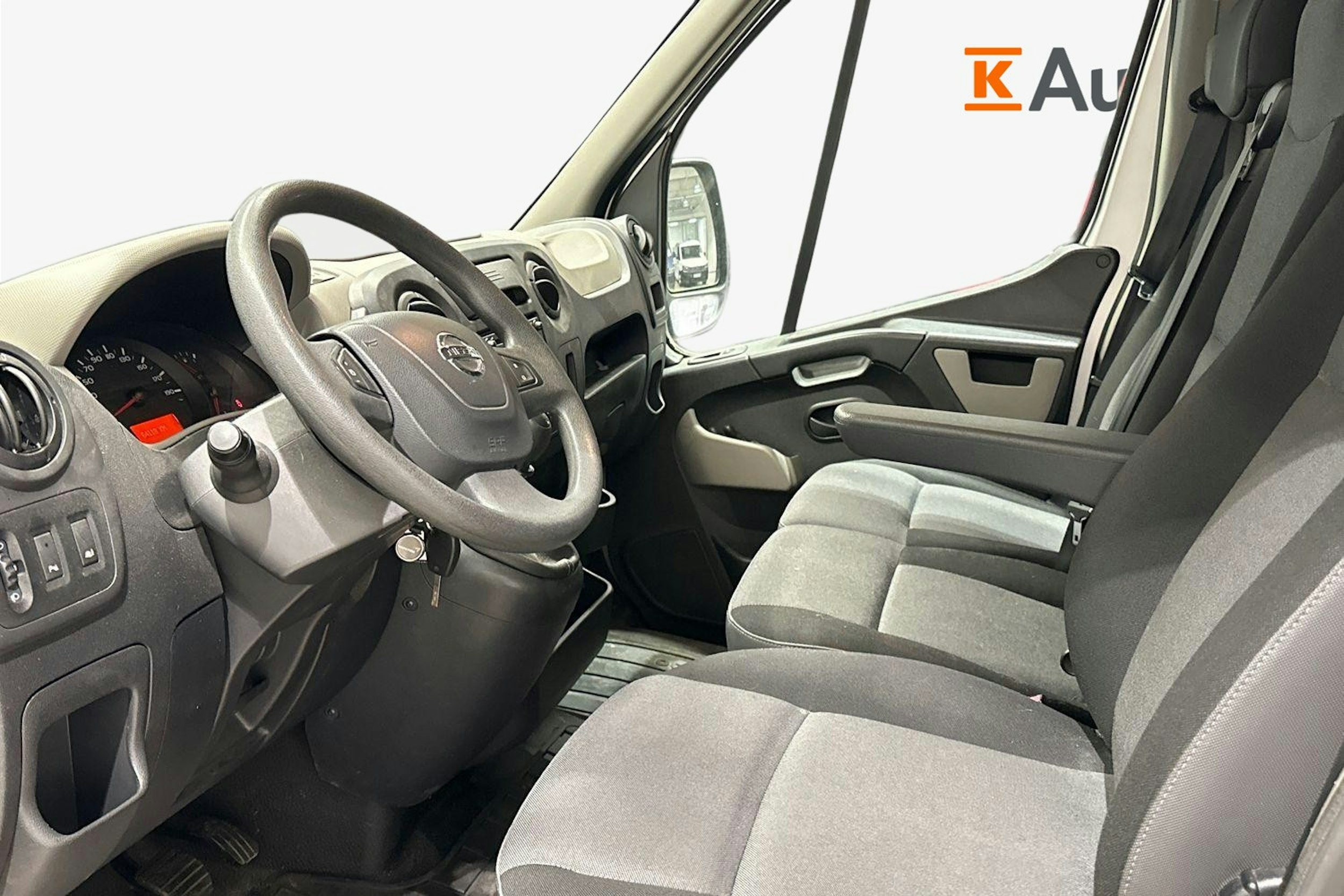 harmaa Nissan NV400 2016 kuva 2.