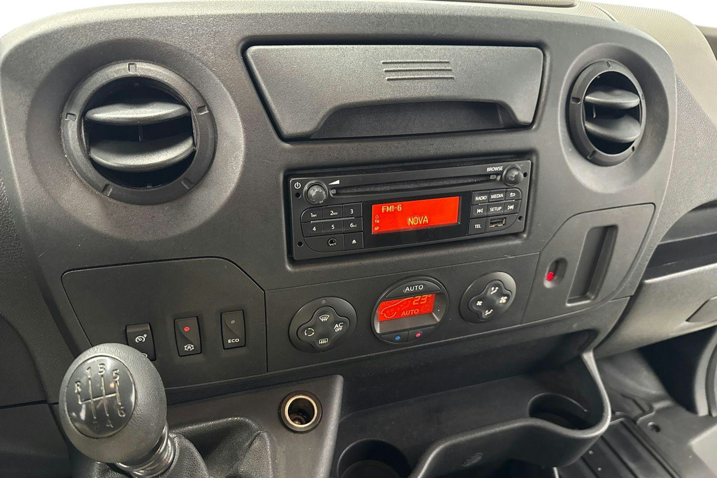 harmaa Nissan NV400 2016 kuva 11.