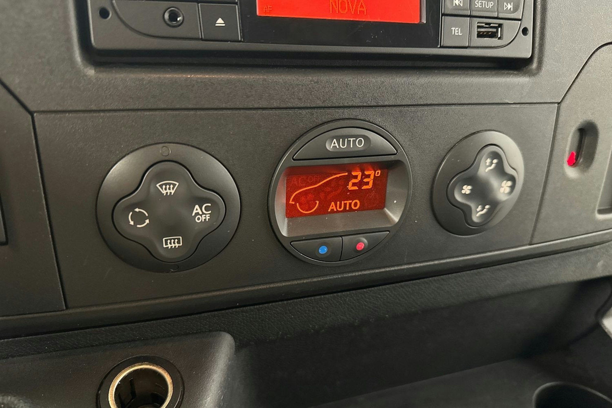 harmaa Nissan NV400 2016 kuva 13.