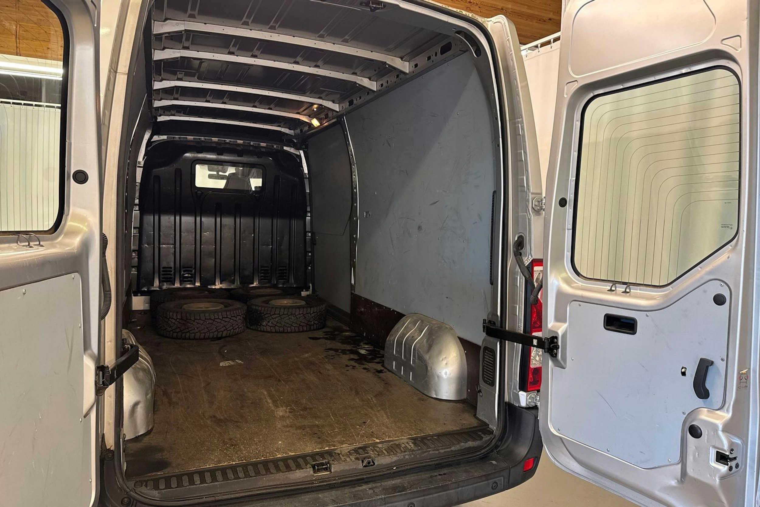 harmaa Nissan NV400 2016 kuva 20.