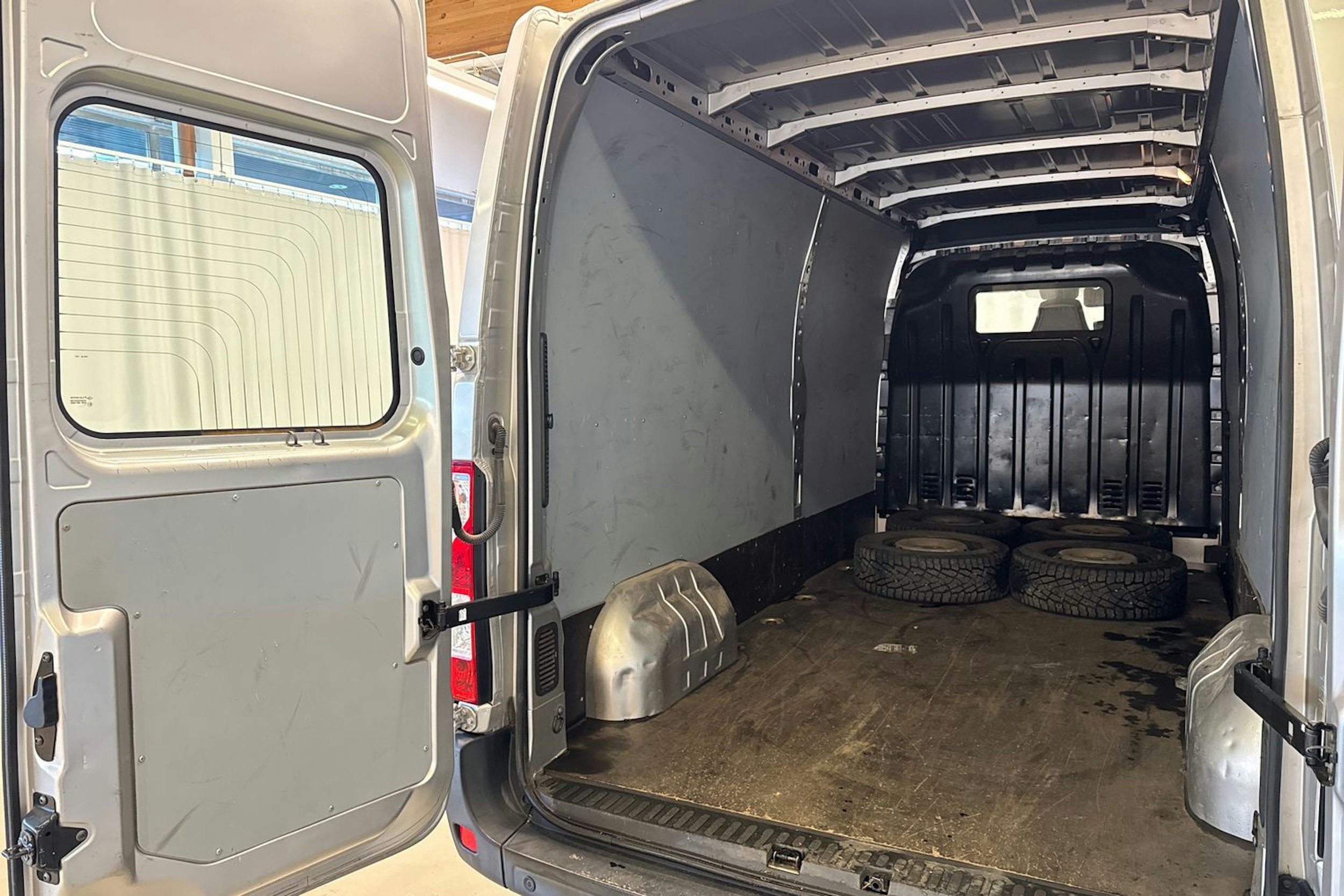 harmaa Nissan NV400 2016 kuva 21.