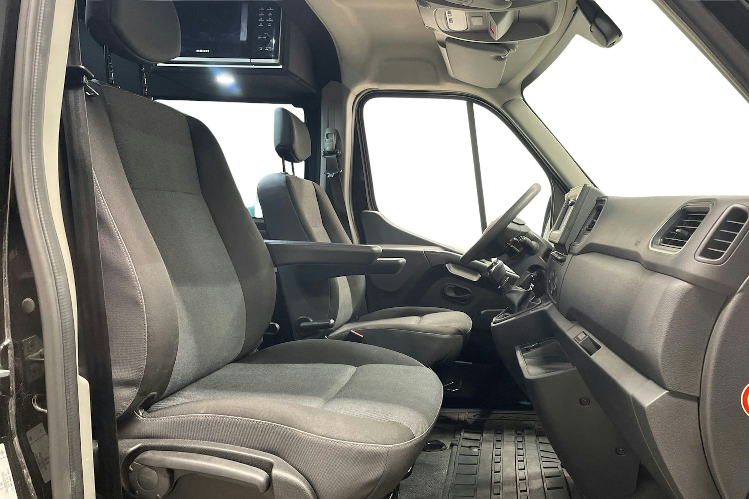 musta Nissan NV400 2021 kuva 10.
