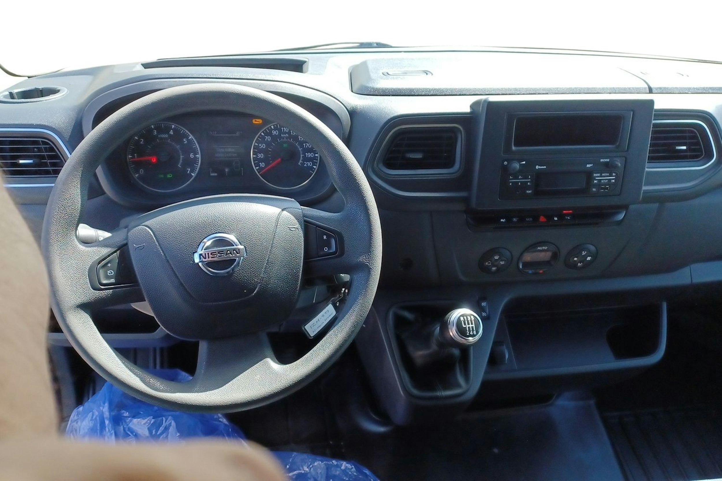Musta Nissan NV400 2022 kuva 9.