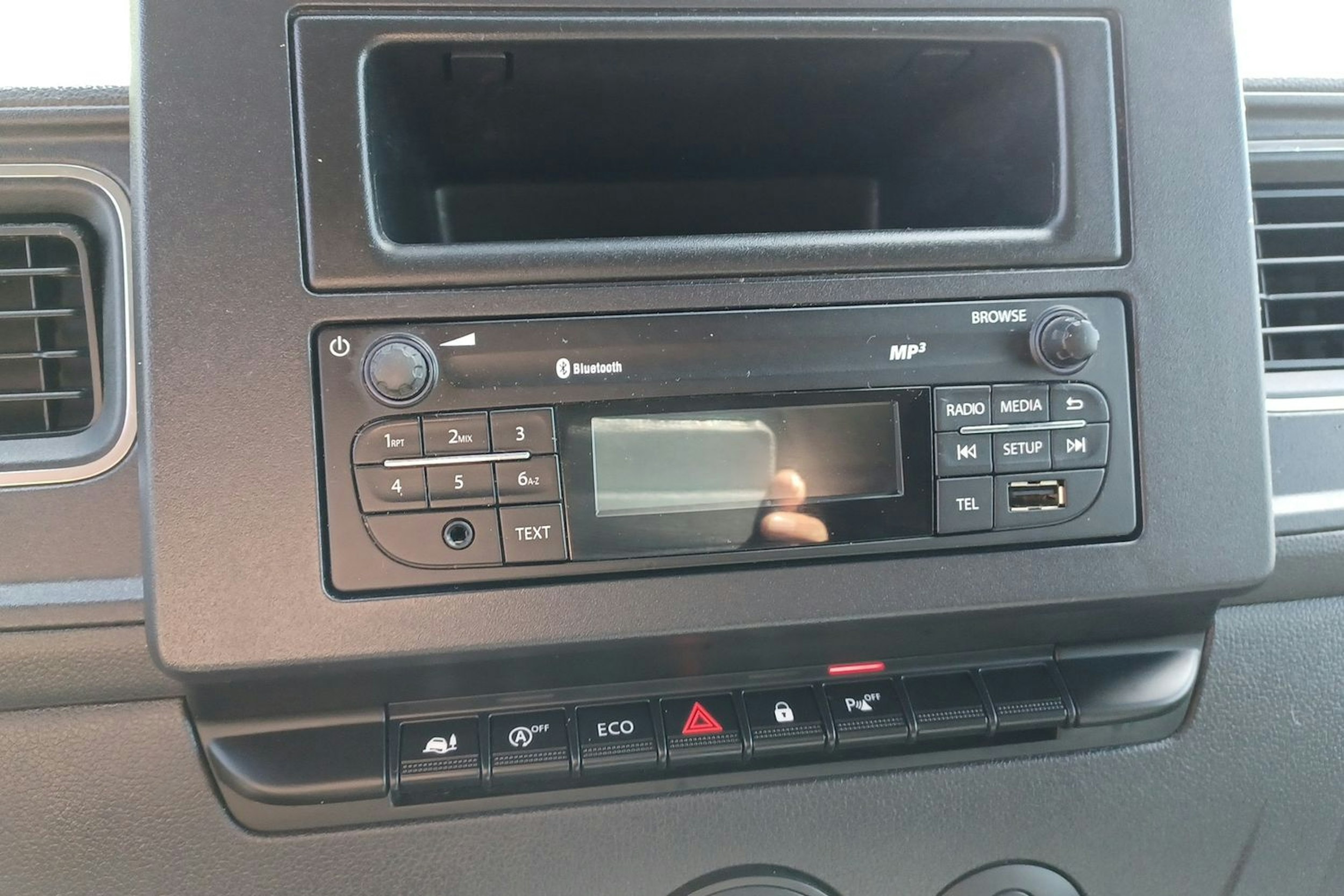 Musta Nissan NV400 2022 kuva 16.