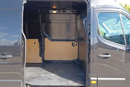 Musta Nissan NV400 2022 kuva 19.