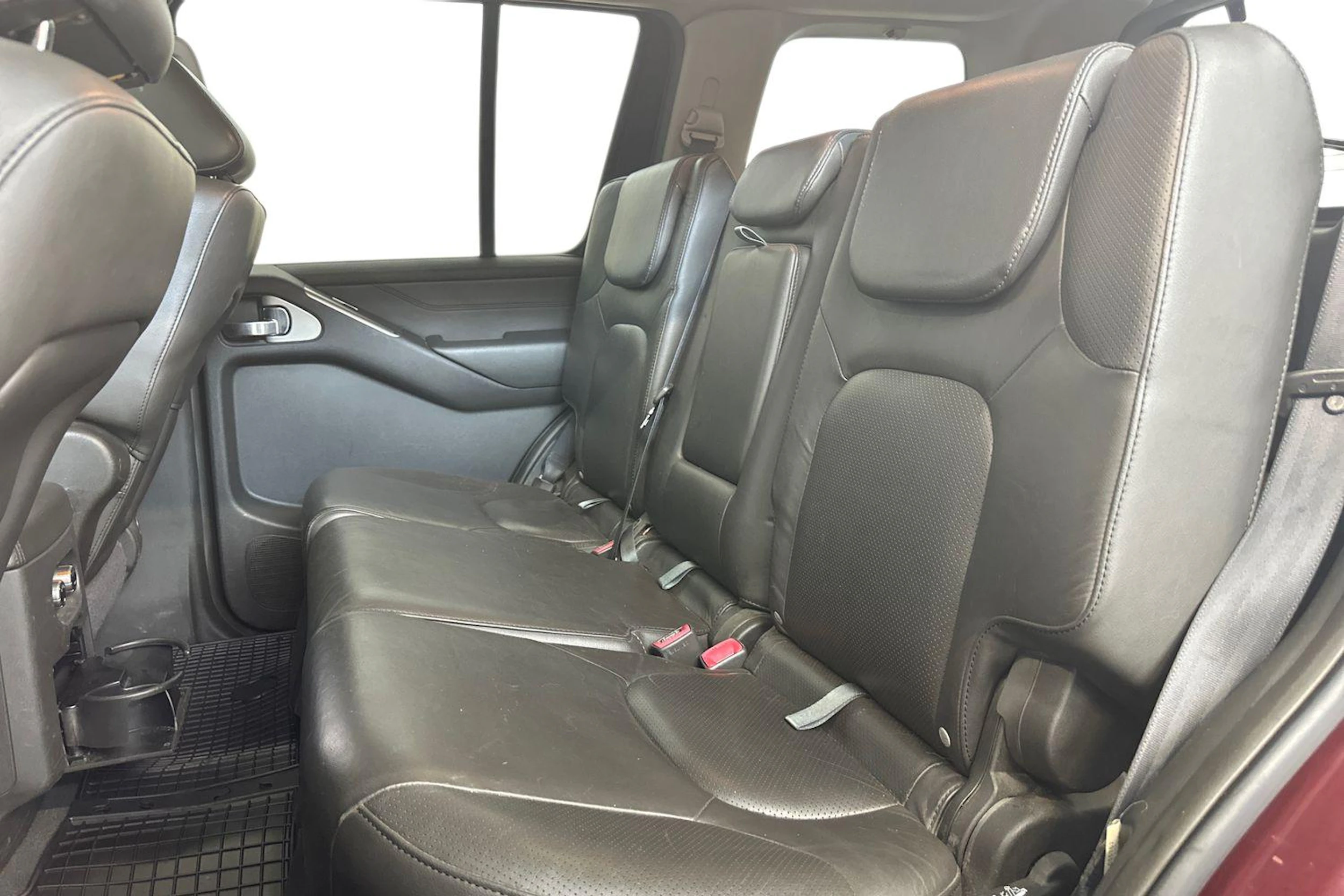 punainen Nissan Pathfinder 2007 kuva 8.