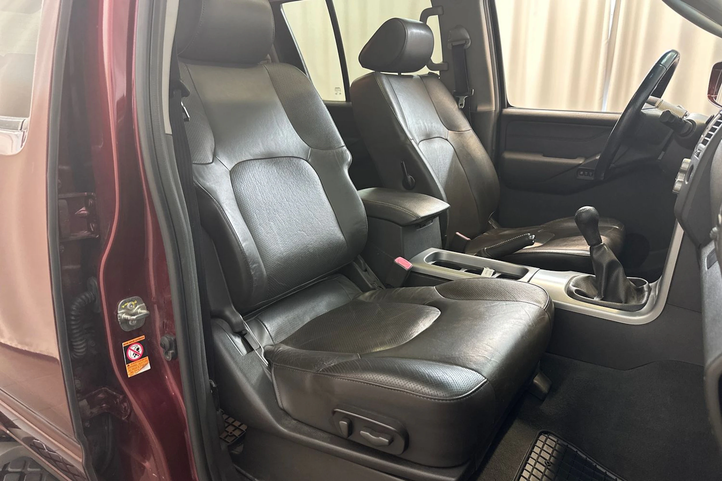 punainen Nissan Pathfinder 2007 kuva 11.