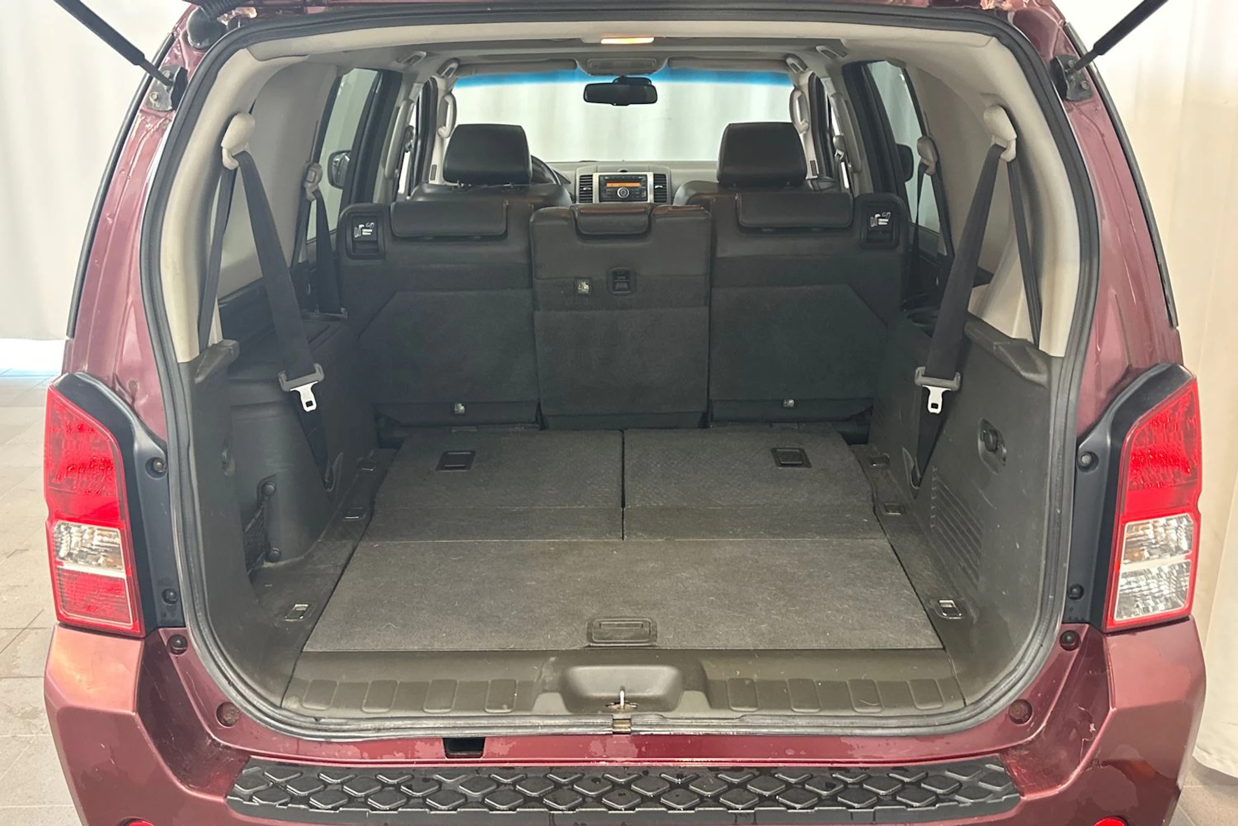 punainen Nissan Pathfinder 2007 kuva 13.