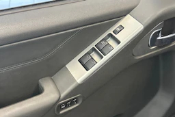 punainen Nissan Pathfinder 2007 kuva 15.