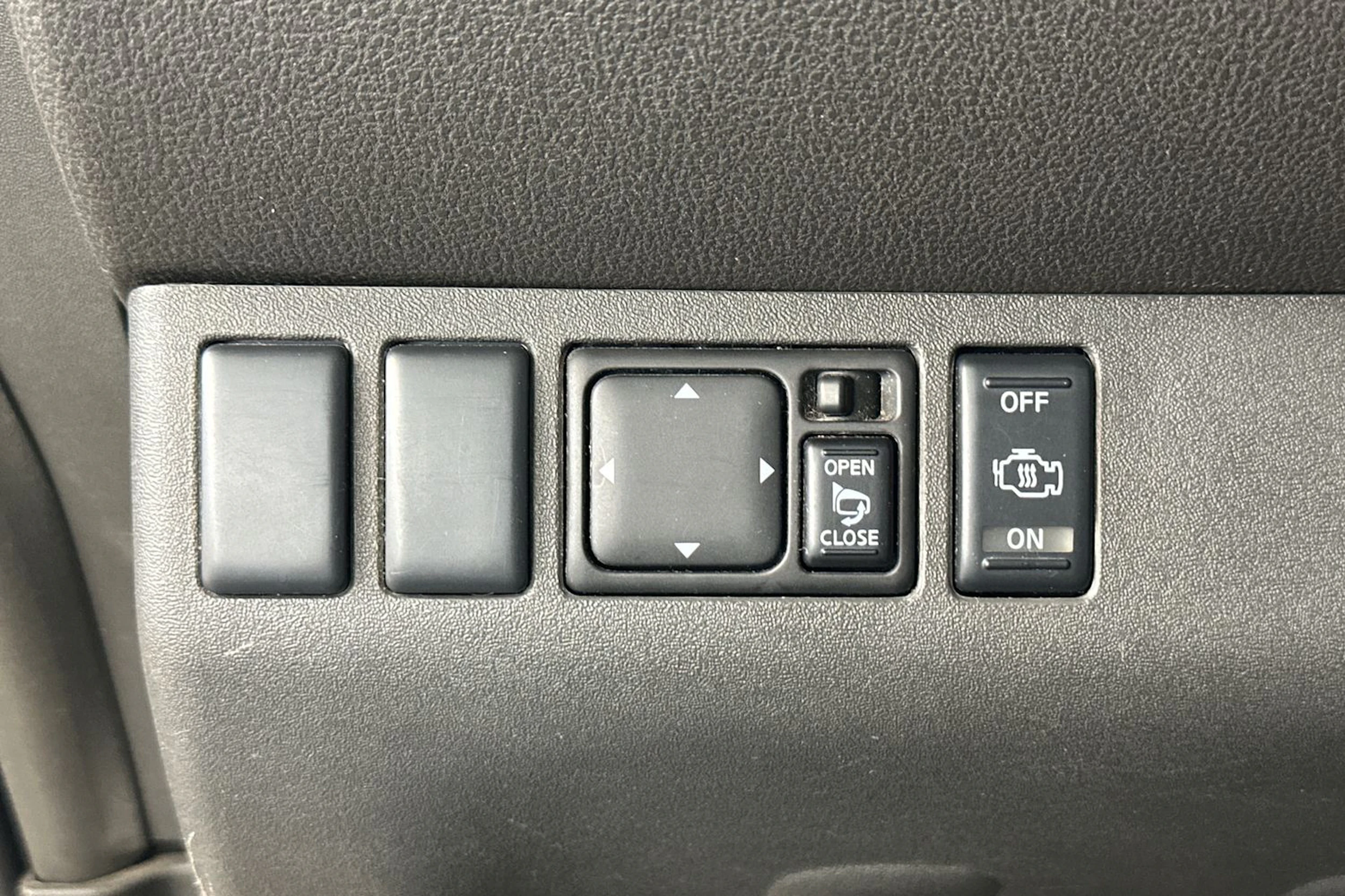 punainen Nissan Pathfinder 2007 kuva 17.