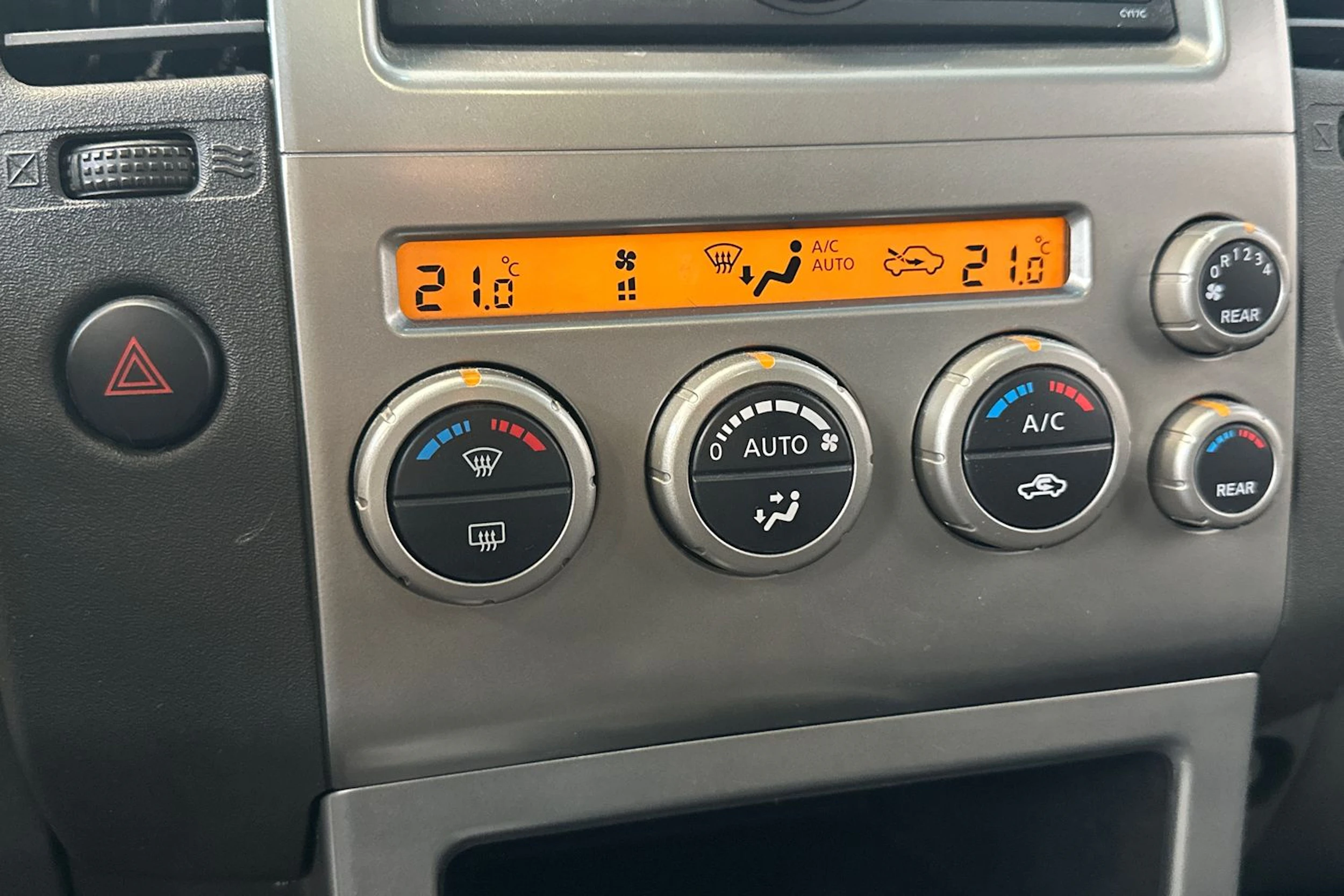 punainen Nissan Pathfinder 2007 kuva 23.
