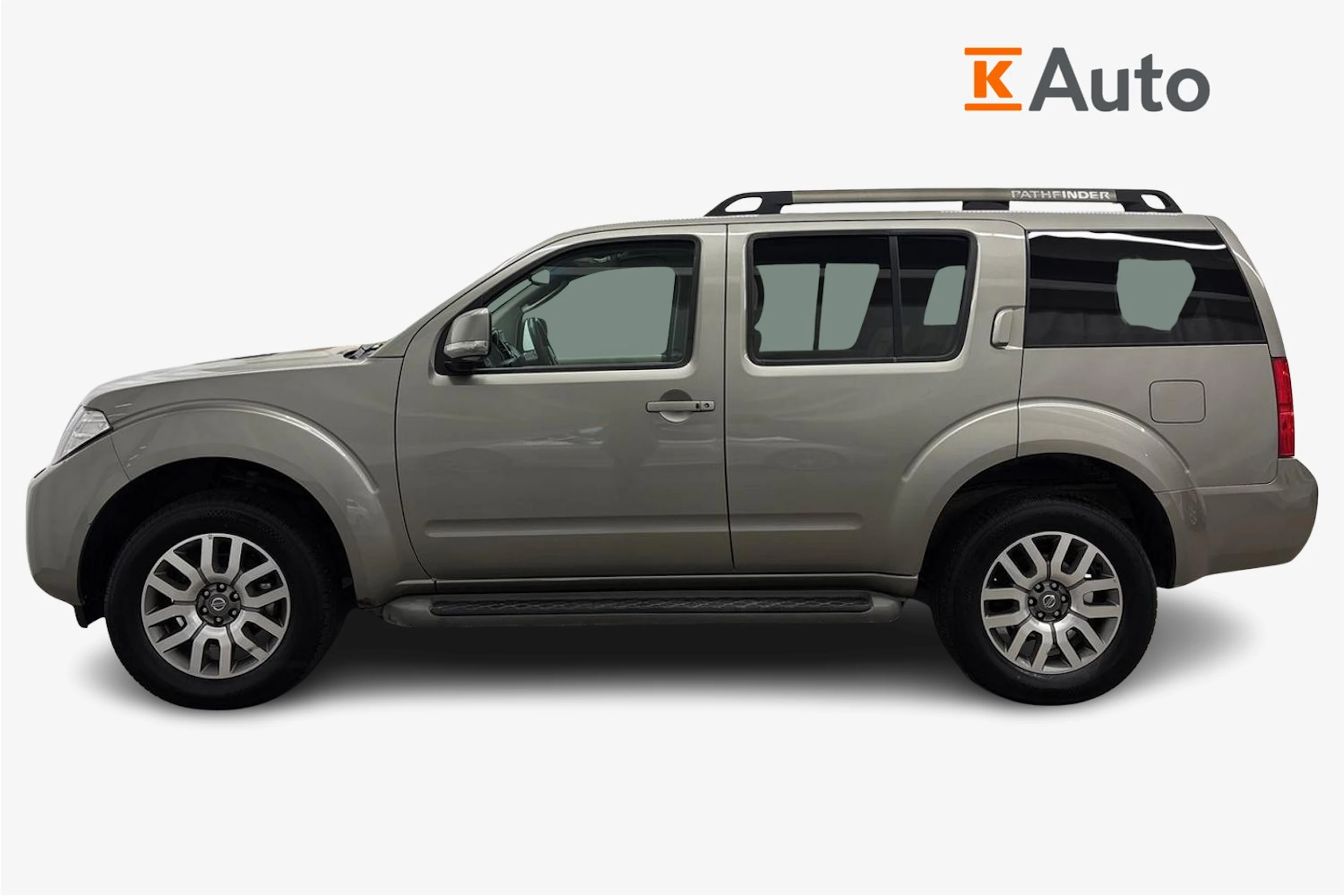 harmaa Nissan Pathfinder 2013 kuva 5.