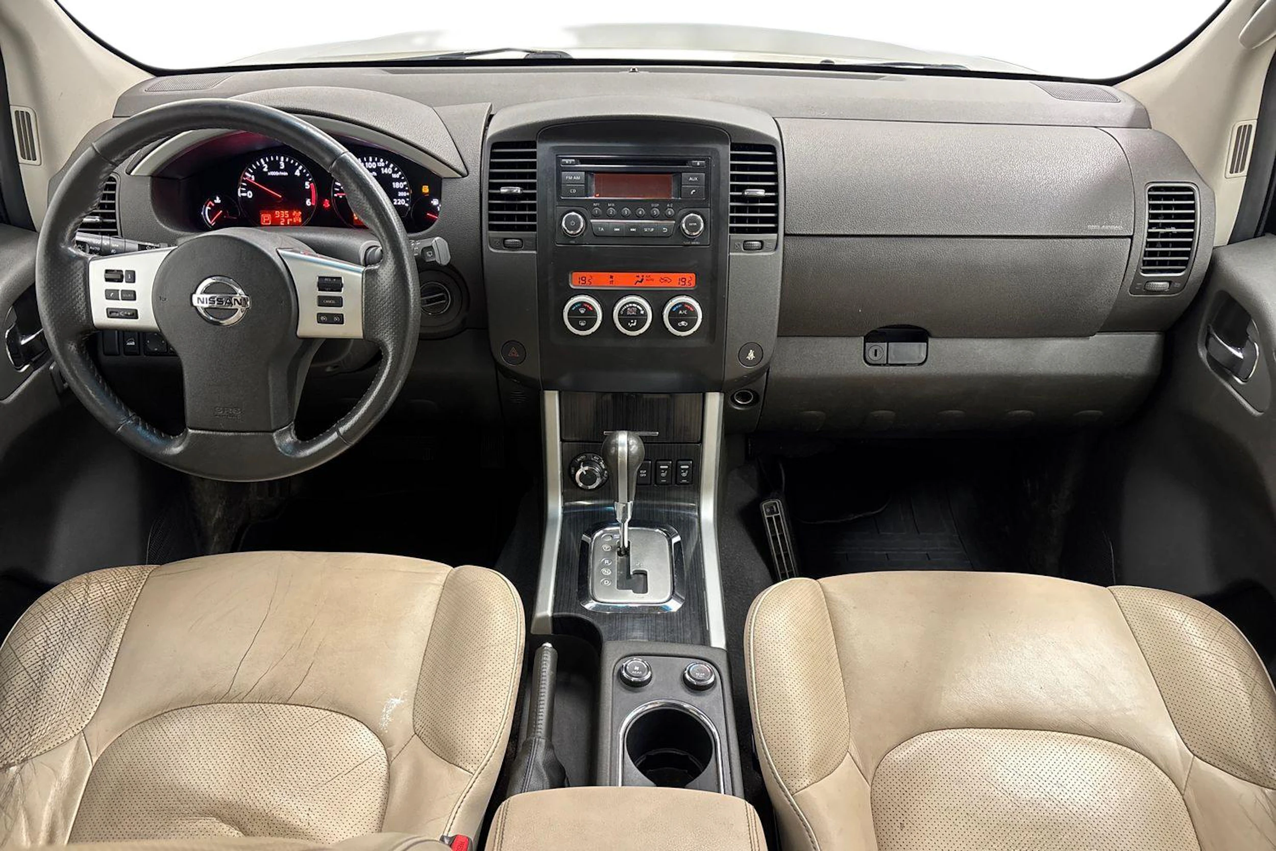 harmaa Nissan Pathfinder 2013 kuva 7.
