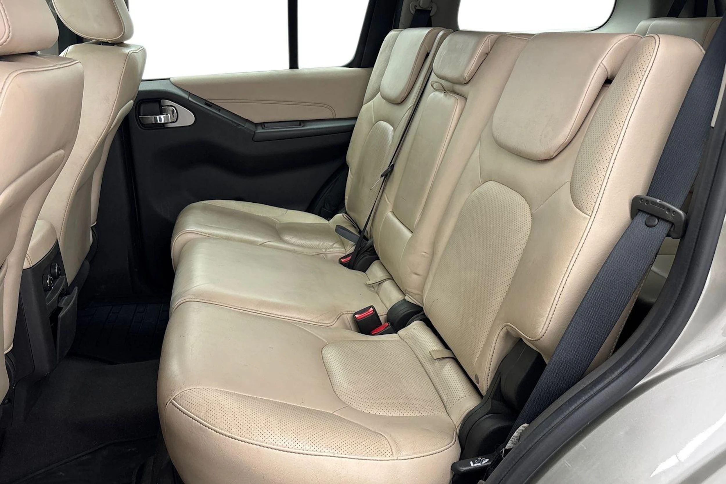 harmaa Nissan Pathfinder 2013 kuva 8.