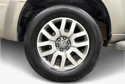harmaa Nissan Pathfinder 2013 kuva 9.