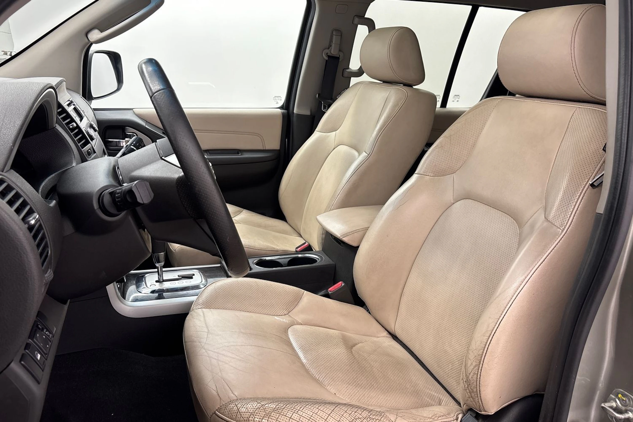 harmaa Nissan Pathfinder 2013 kuva 12.