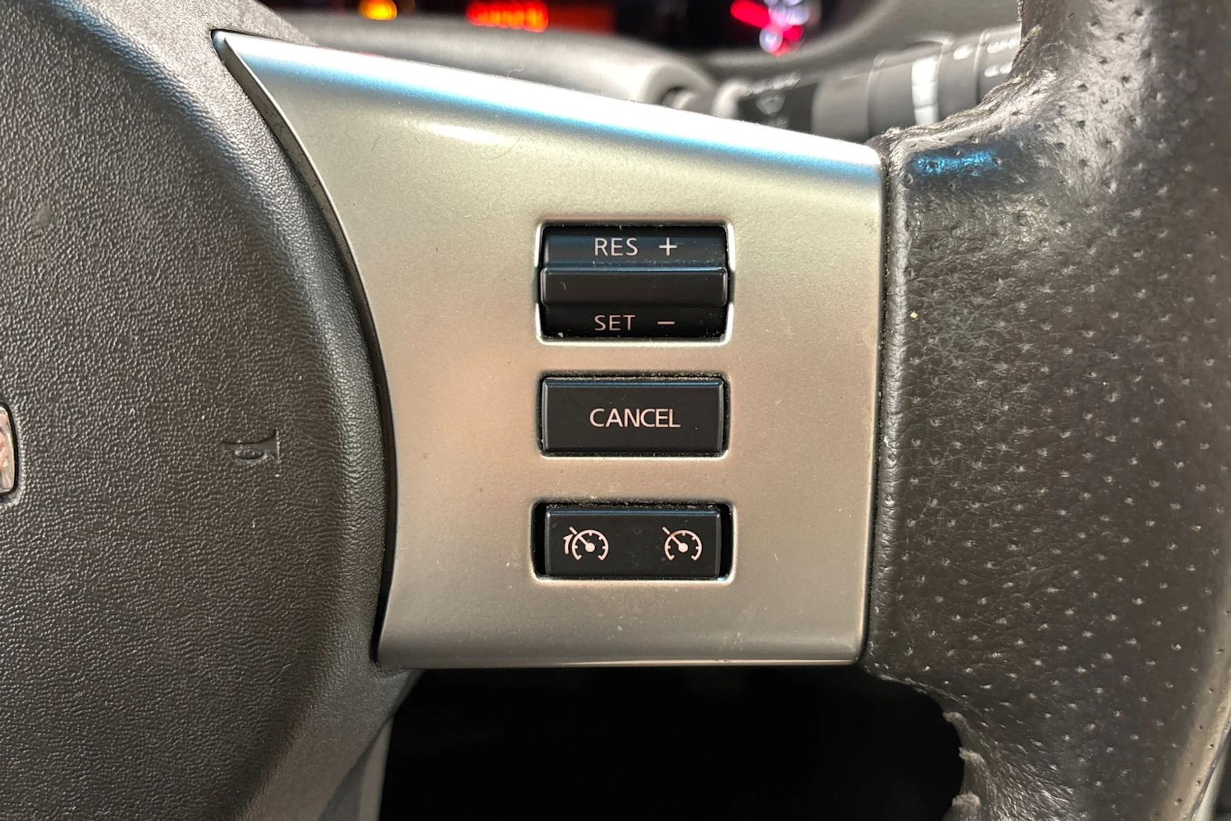 harmaa Nissan Pathfinder 2013 kuva 17.