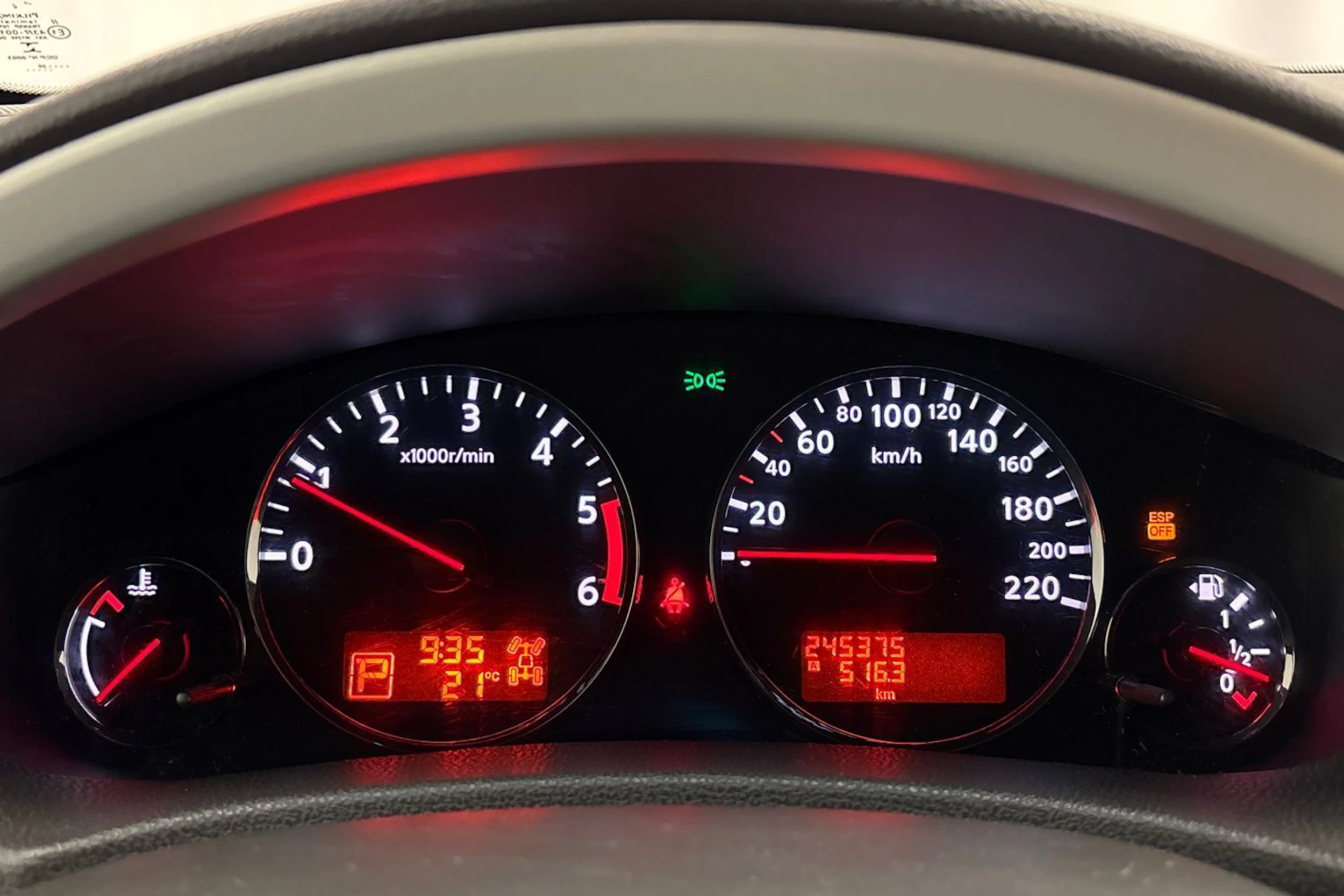 harmaa Nissan Pathfinder 2013 kuva 18.