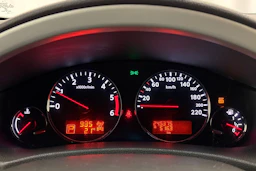 harmaa Nissan Pathfinder 2013 kuva 18.