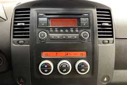 harmaa Nissan Pathfinder 2013 kuva 19.