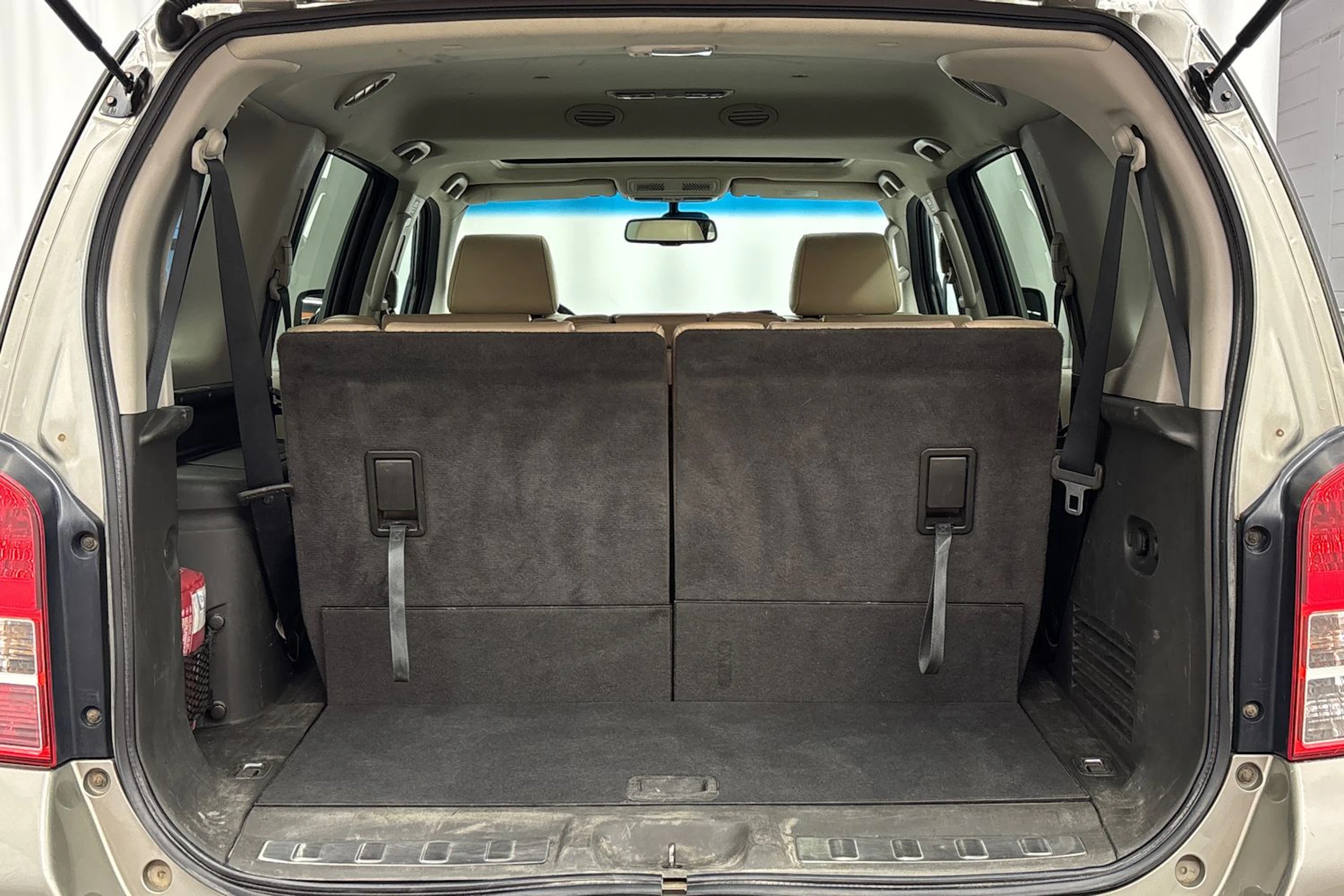 harmaa Nissan Pathfinder 2013 kuva 23.